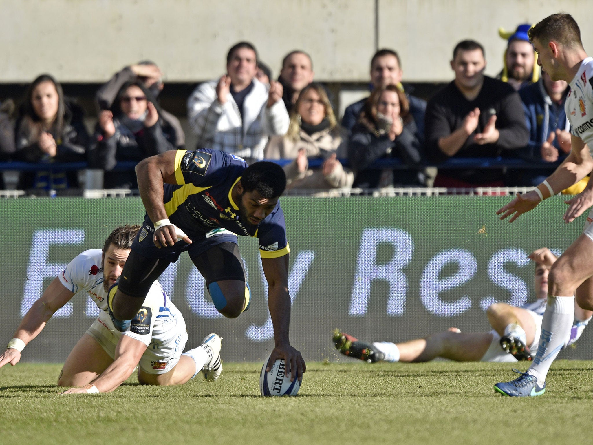 Noa Nakaitaci touches the ball down for a try for Clermont