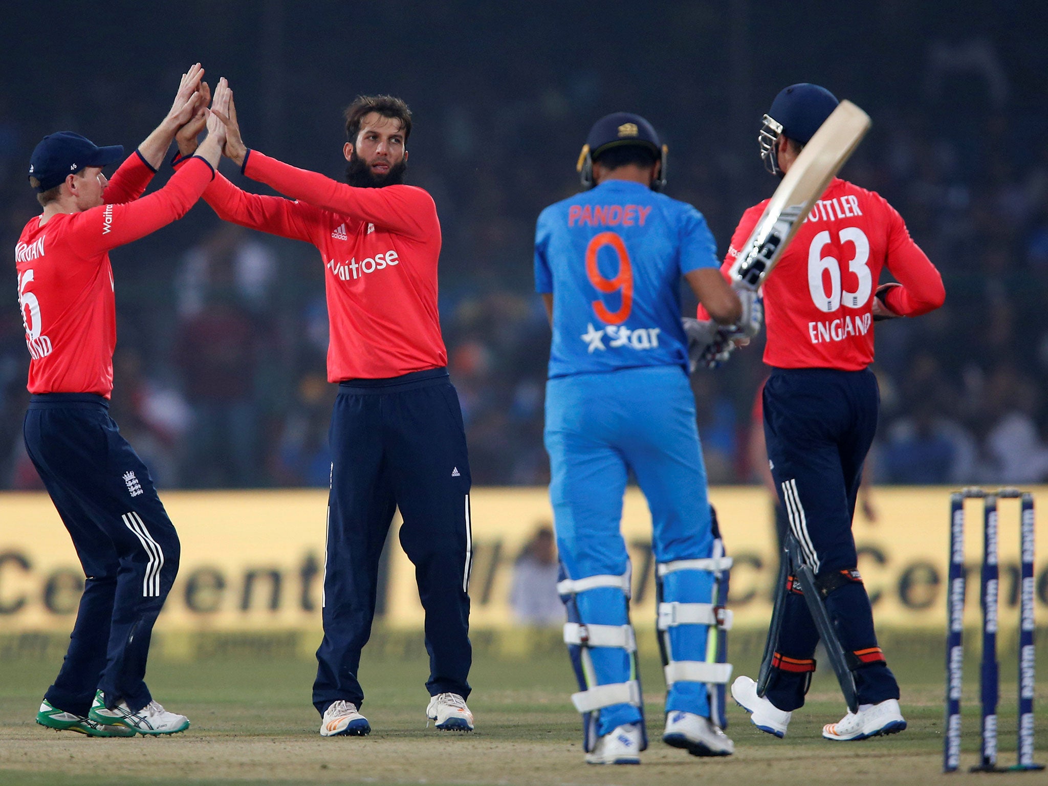 Moeen Ali and Morgan celebrate the wicket of India's Manish Pandey