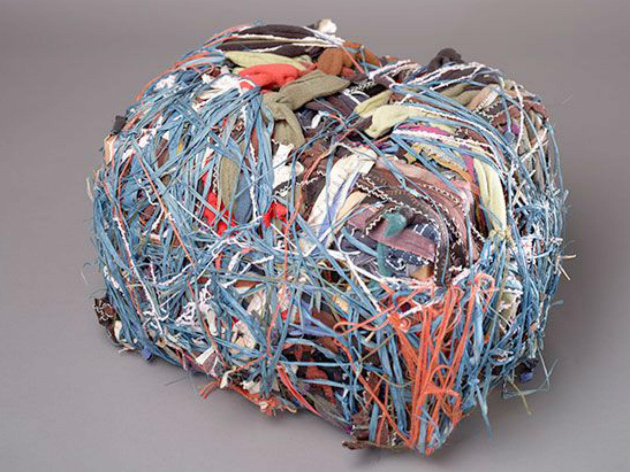 Judith Scott, 'assemblage de fils de laine, de tissus sur ubne boite de carton', Sculpture, 2003 (courtesy Collection de L'art Brut Lausanne, Suisse)