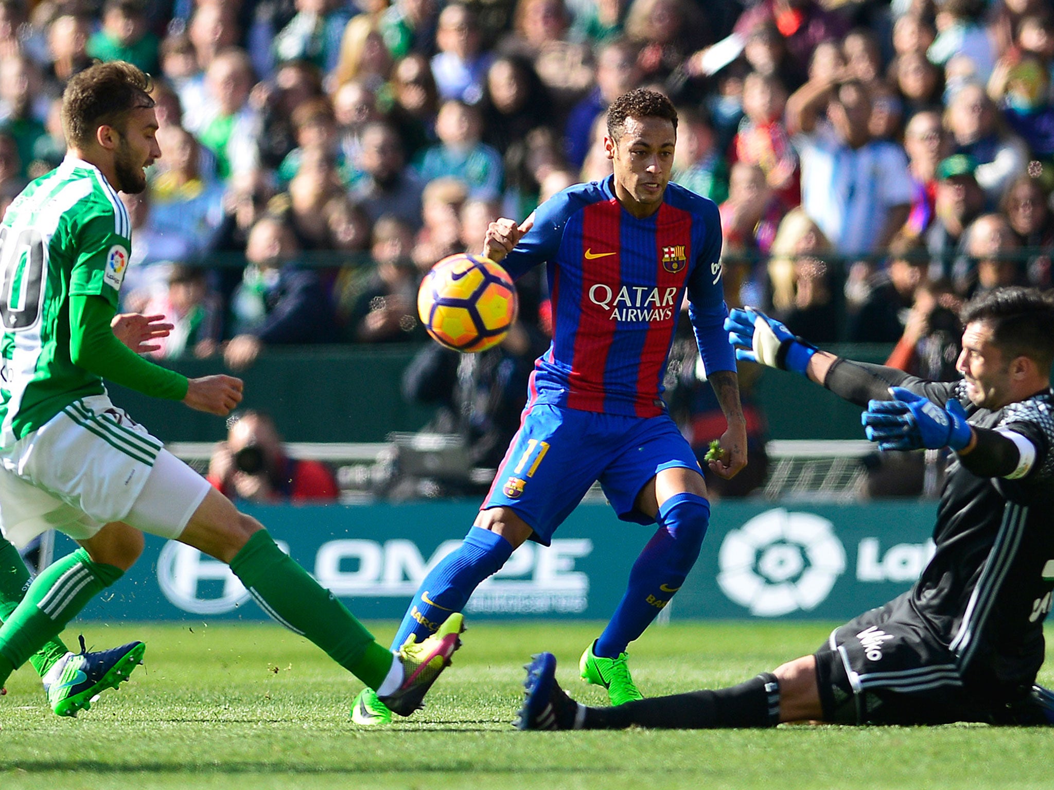 Neymar vies with Betis' German Pezzela and Antonio Adan