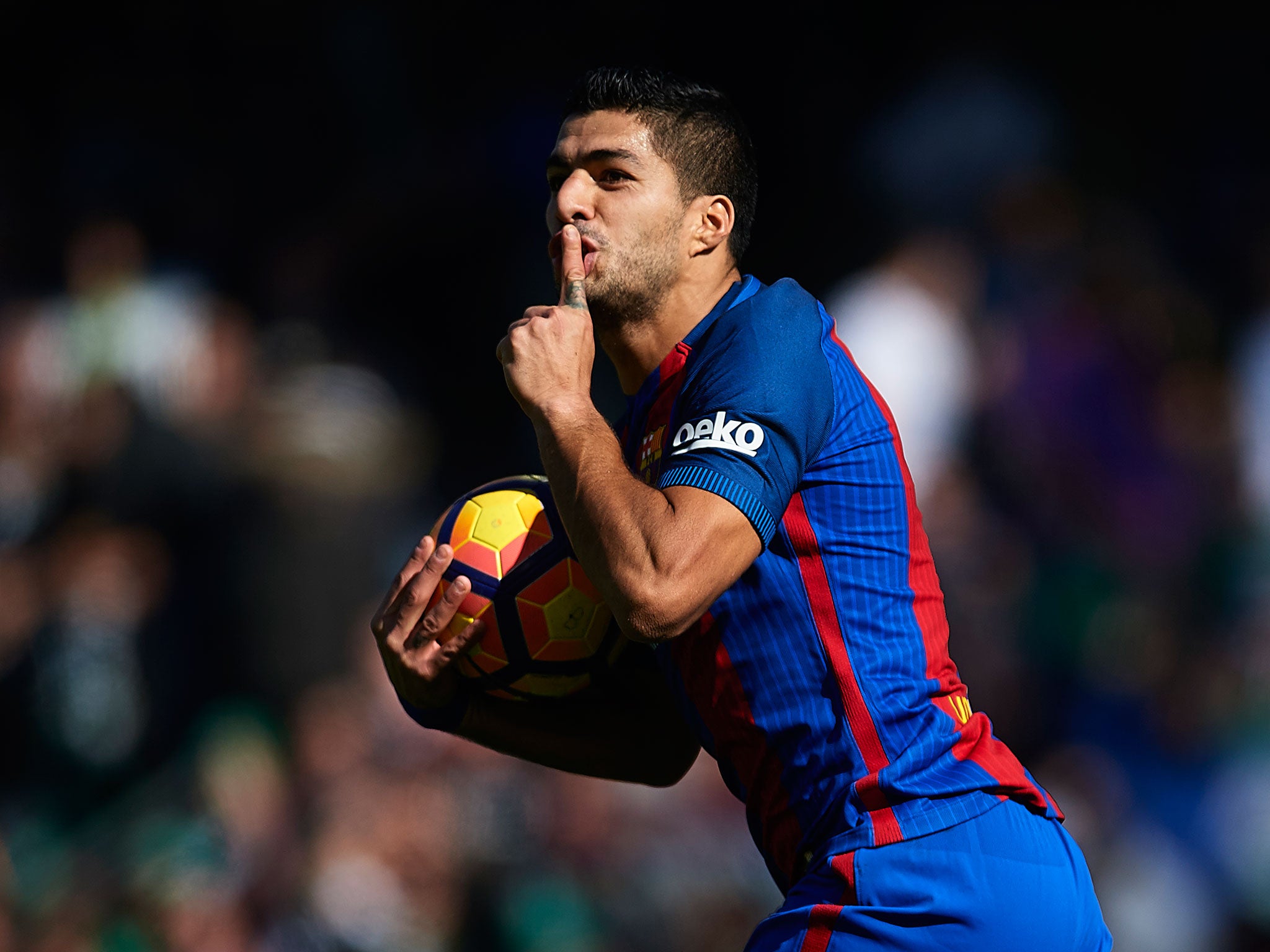 Suarez's last-minute goal against Real Betis salvaged a point for Barcelona