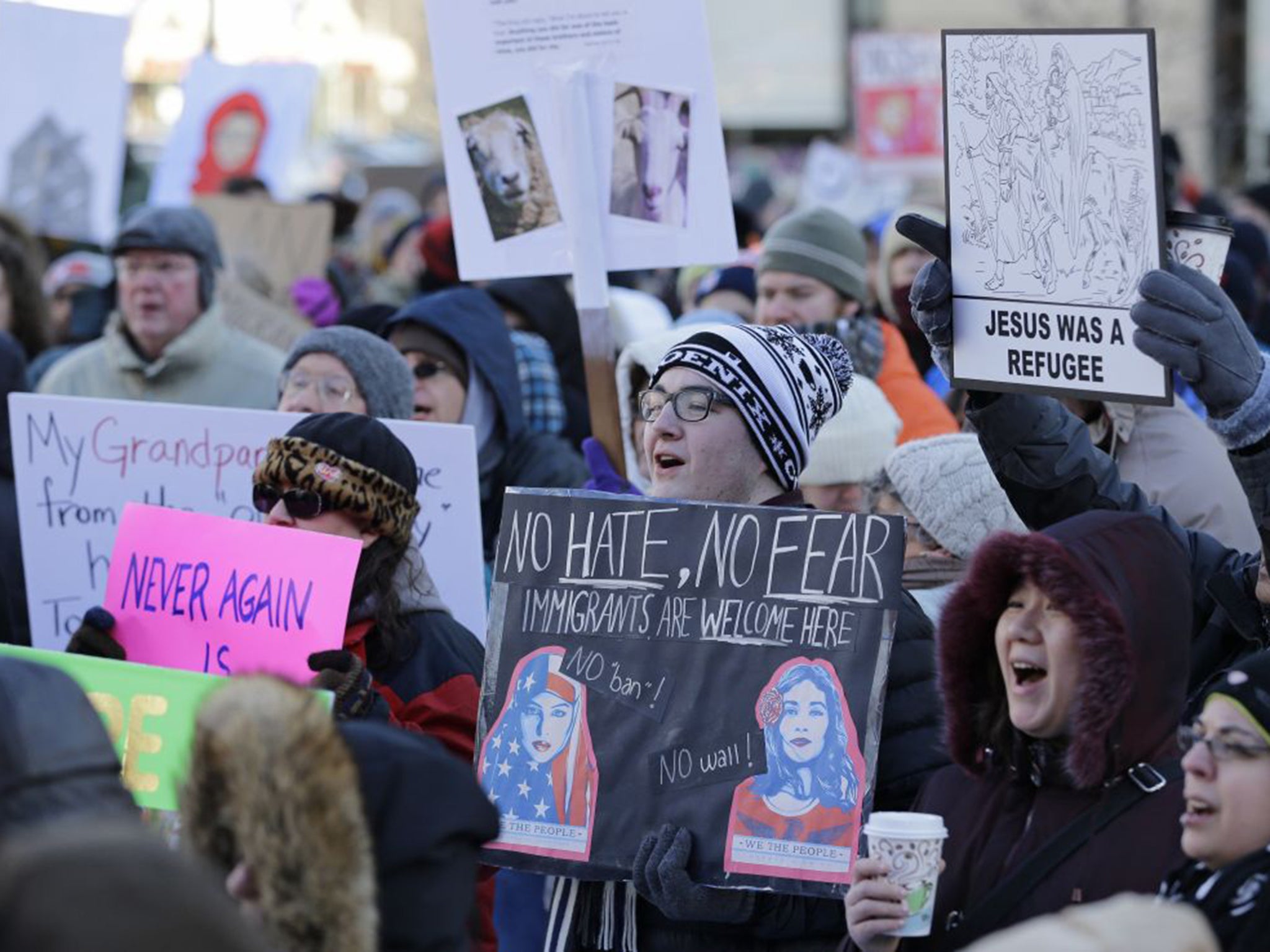 Demonstrators against the travel ban barring citizens of seven Muslim countries could face similar restrictions themselves if they hand over their smartphones to US immigration