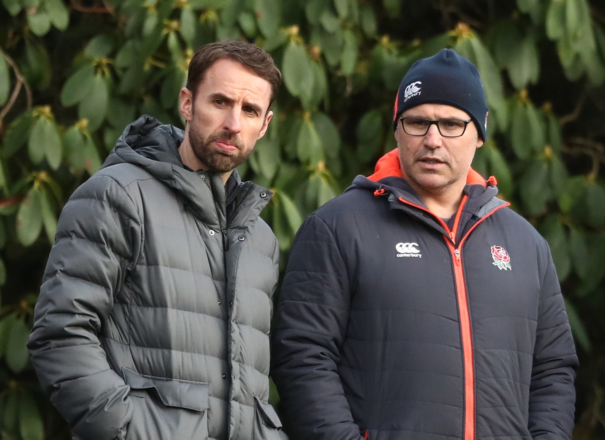 Gareth Southgate observes training alongside the RFU's John Fletcher