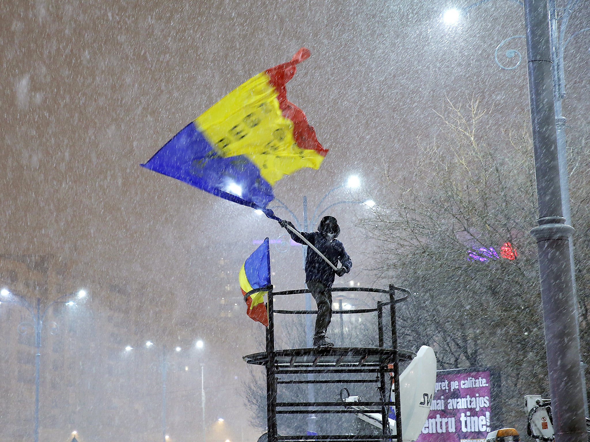 Bitterly cold conditions are not deterring the Bucharest protests calling for the government to resign