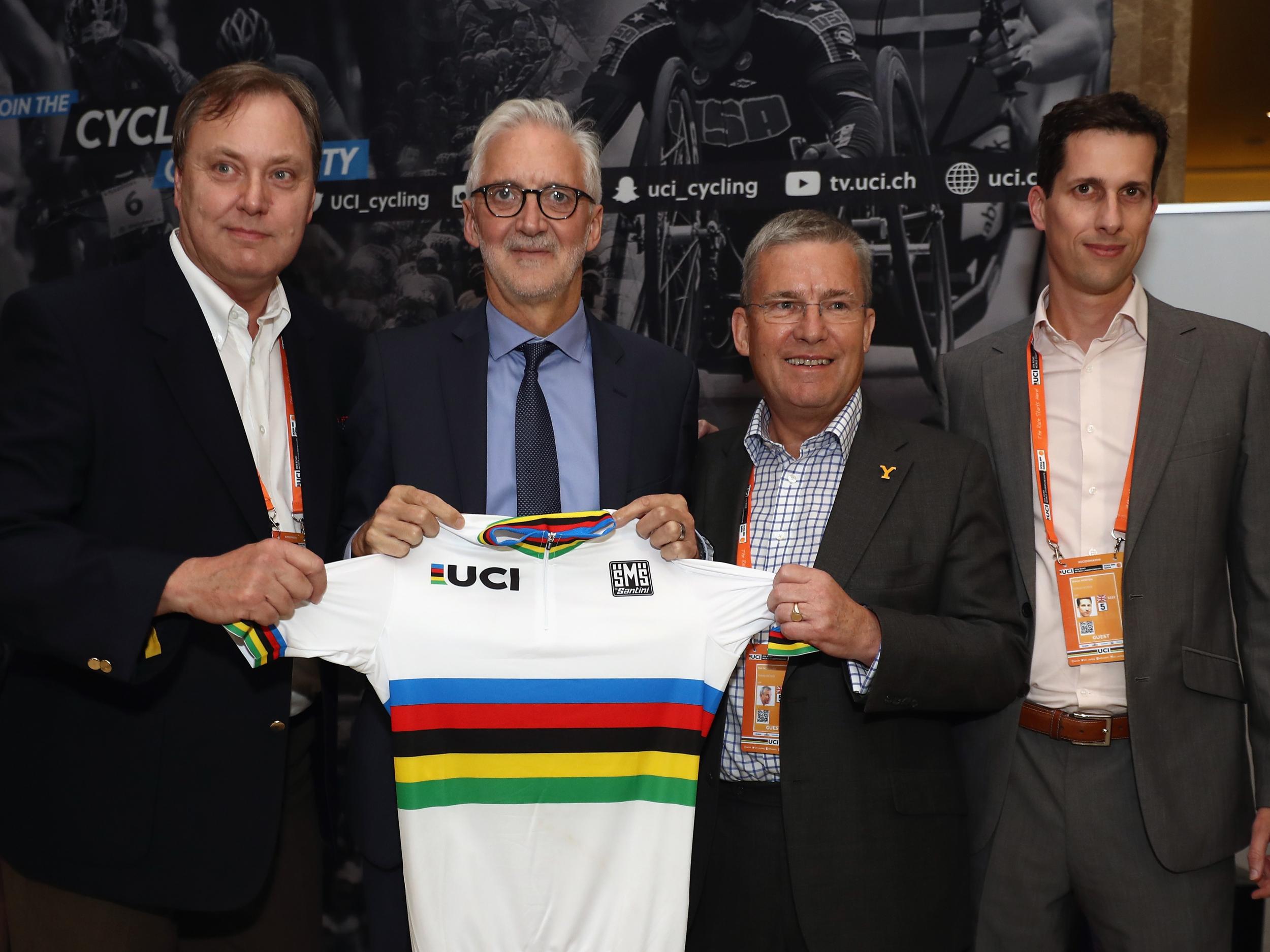 Bob Howden (L) will continue as president of British Cycling