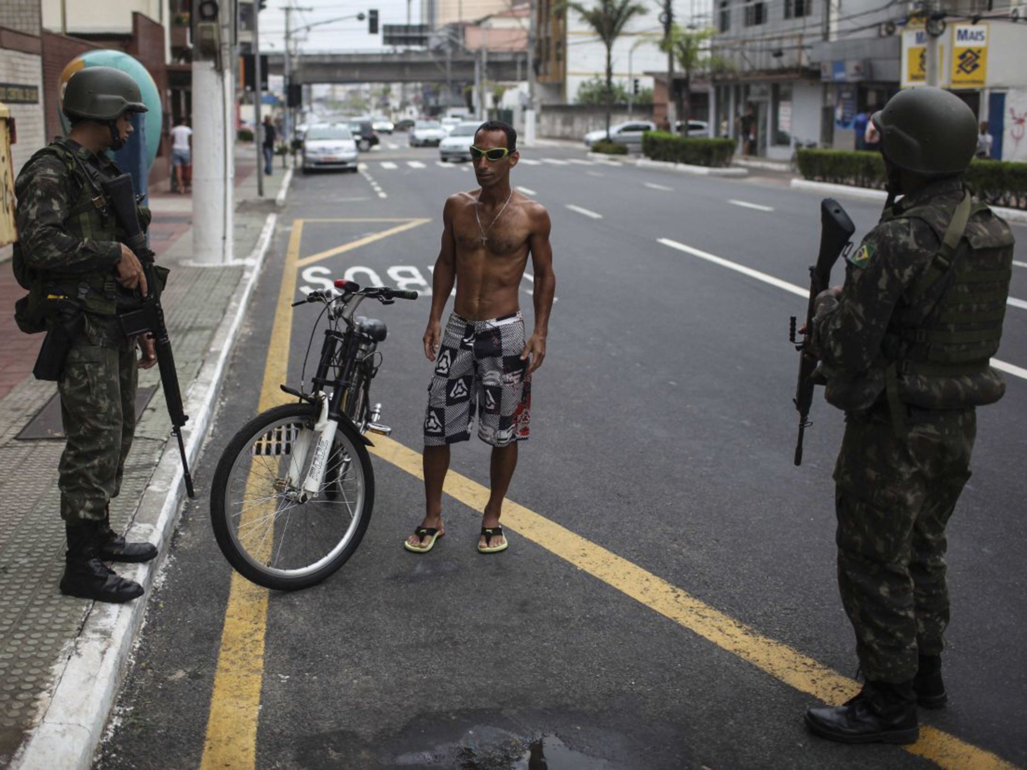 Almost 1,200 soldiers and agents of the National Security Force have been drafted on to the streets of Vitoria