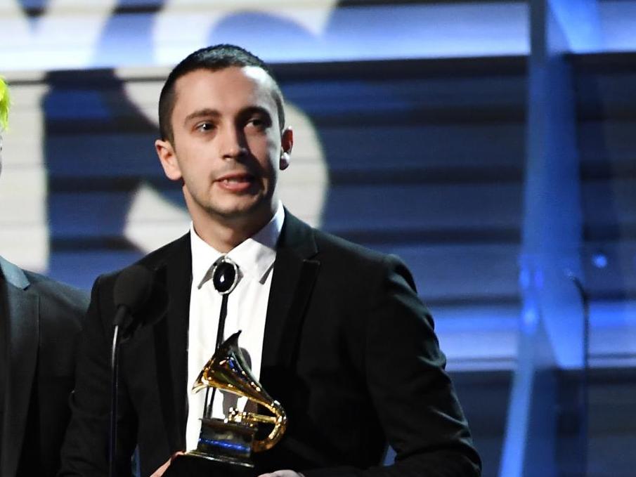 21 Pilots accept their Grammy Award for Best Pop Duo/Group Performance