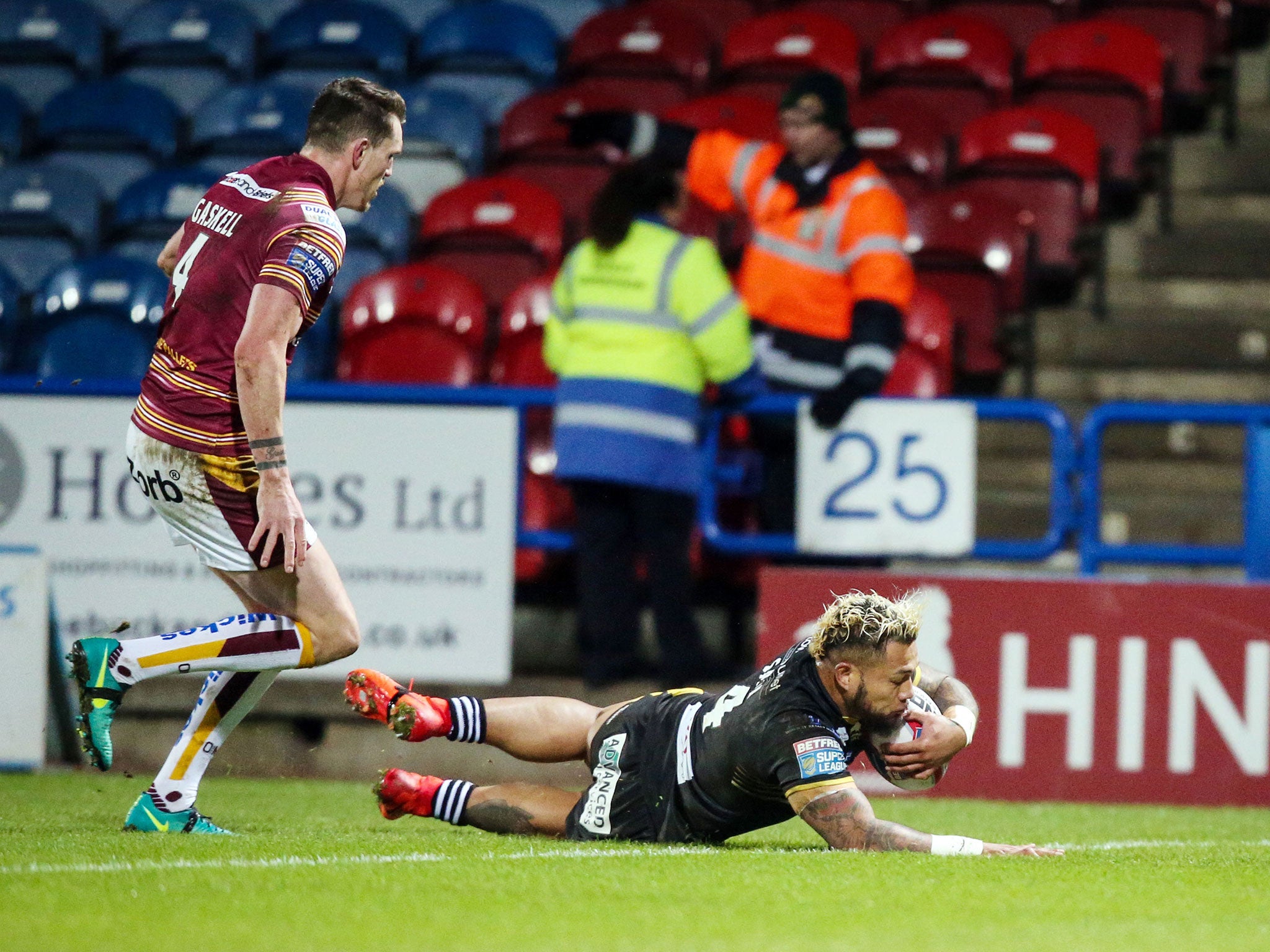 Junior Sa'u runs in a try for the visitors