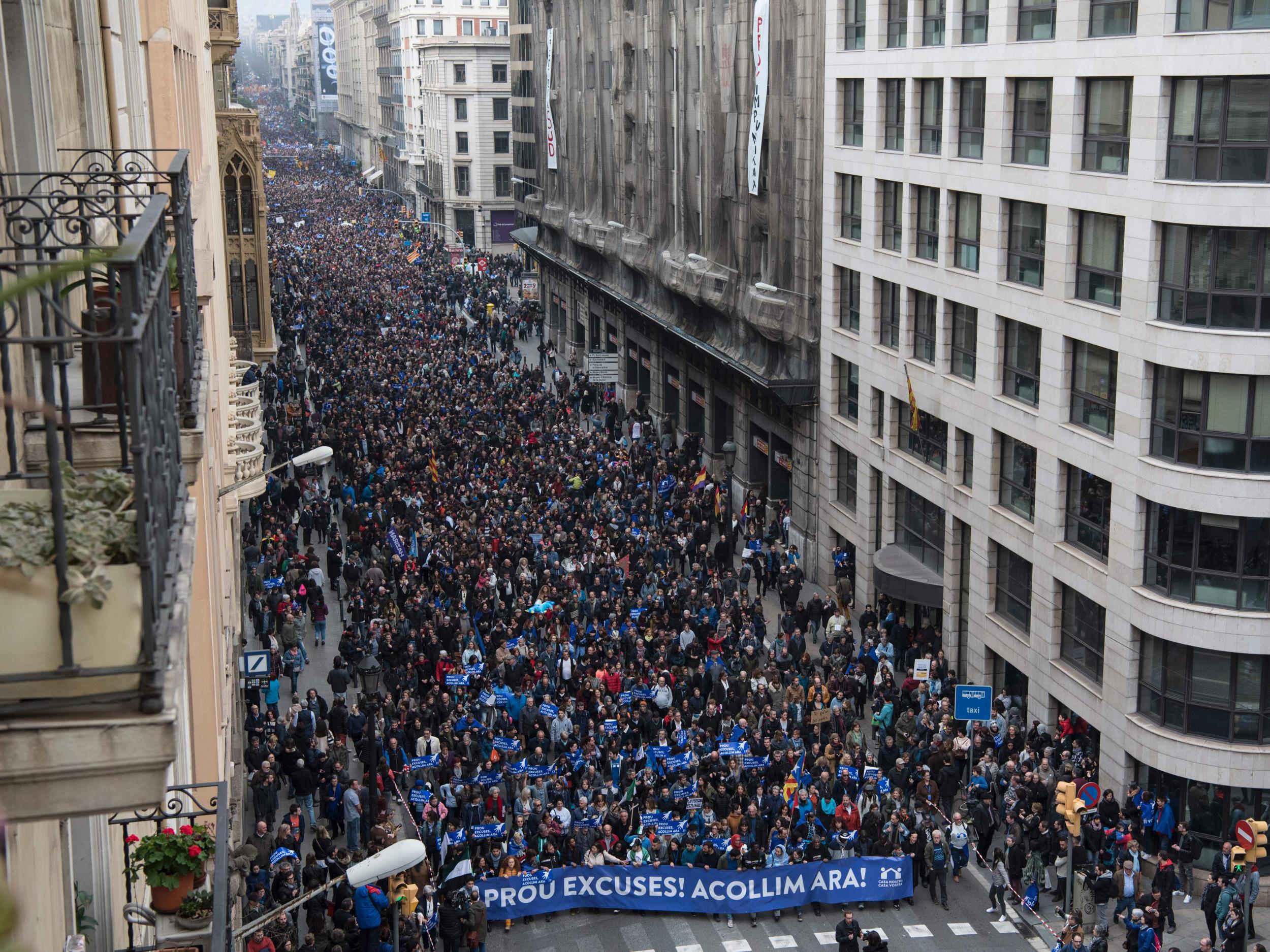 Hundreds of thousands gather in Barcelona to demand Spain accepts more refugees