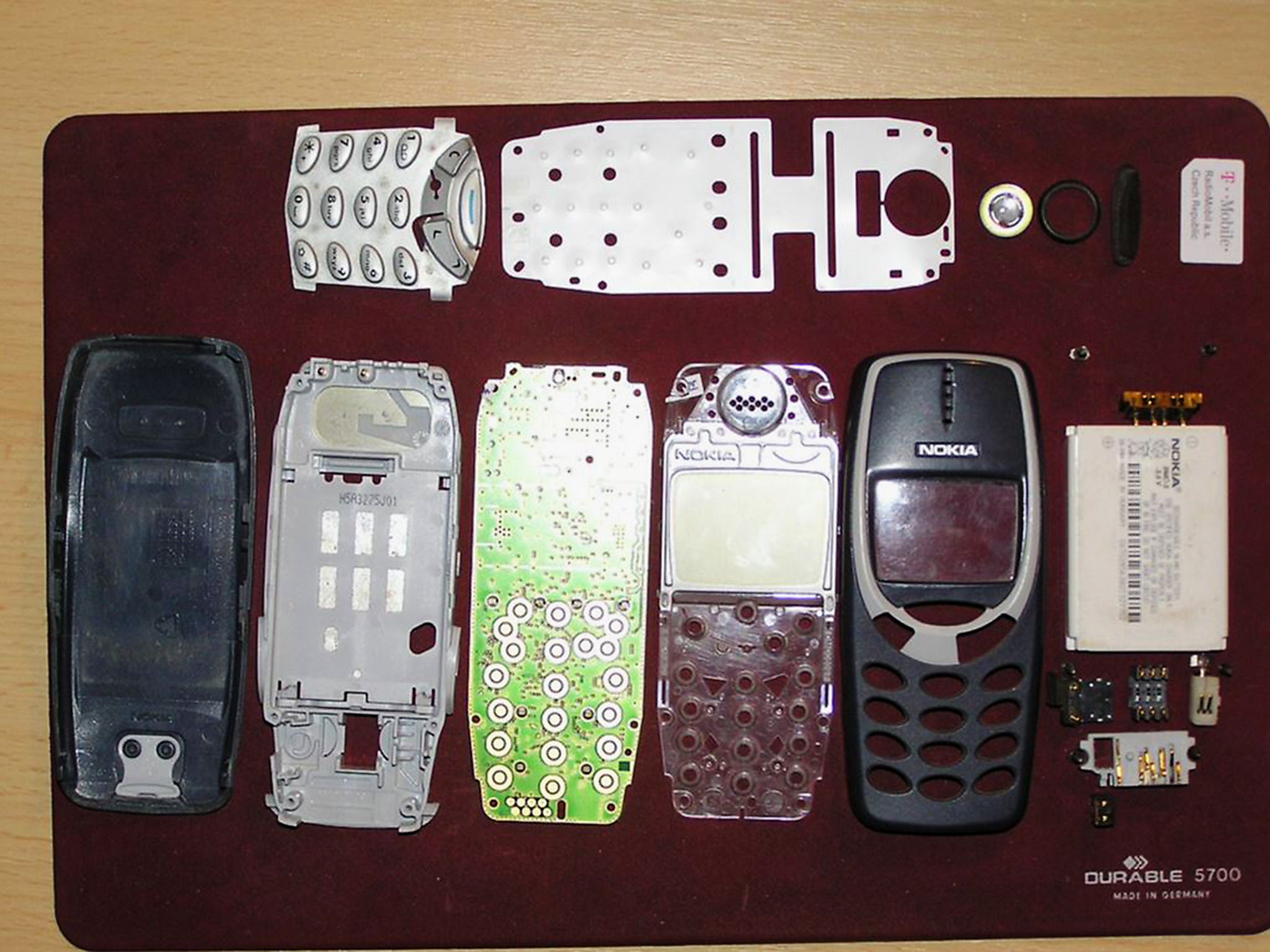 Nokia 3310 stripped bare. Easy to repair and customise