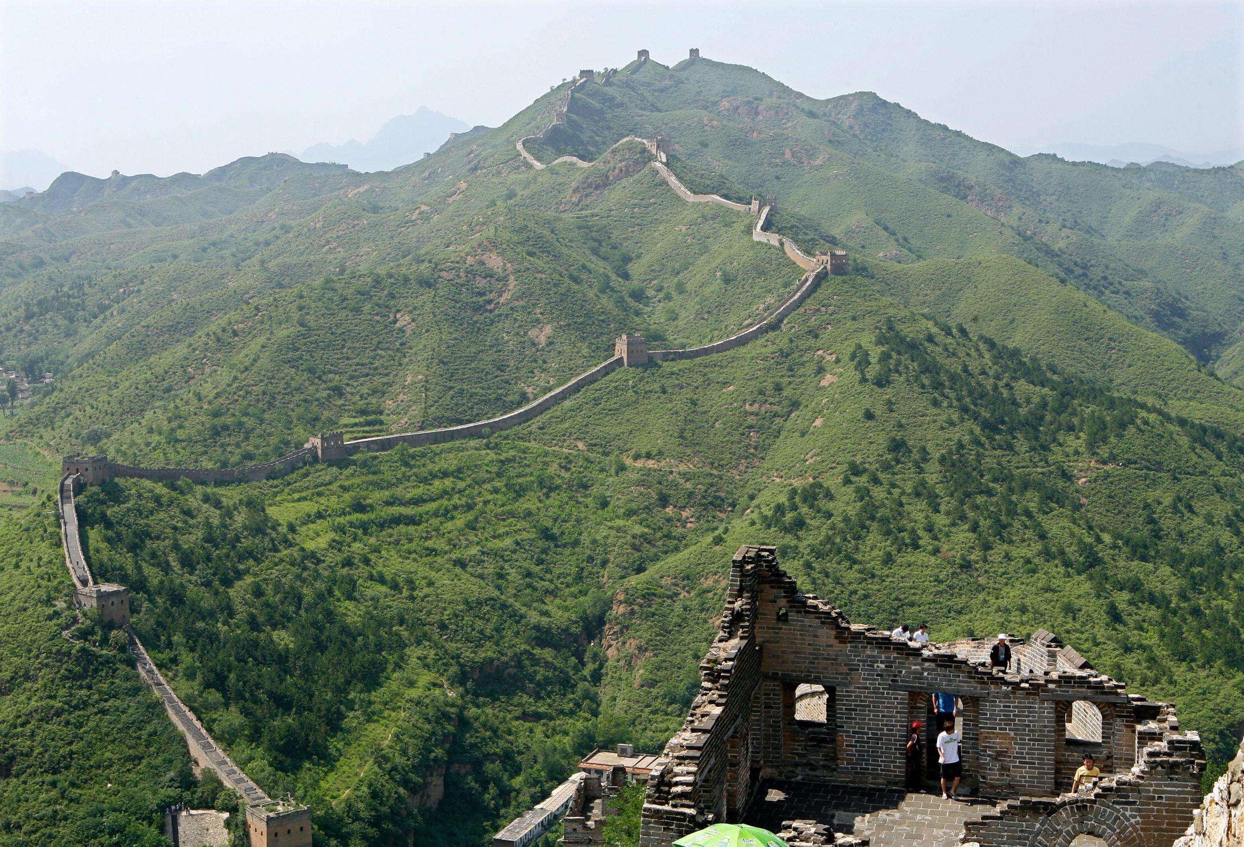 A dilapidated section of the wall at Simatai