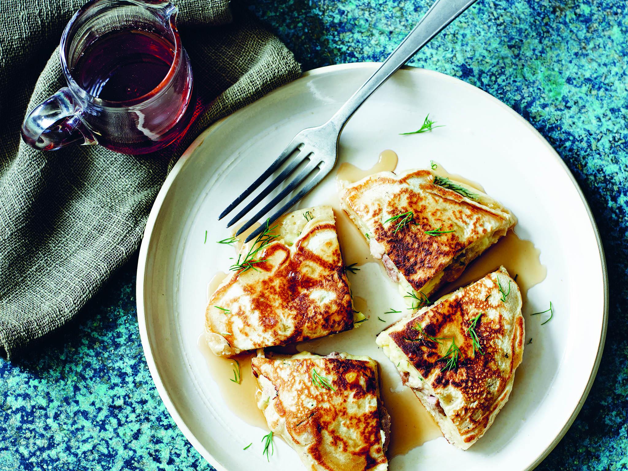 Pulled pork and cheddar hot cakes