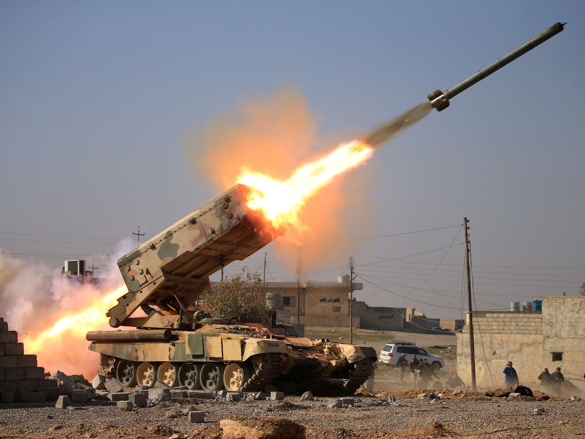 Iraqi army launch a rocket towards Isis fighters near Ghazlani military complex, south of Mosul