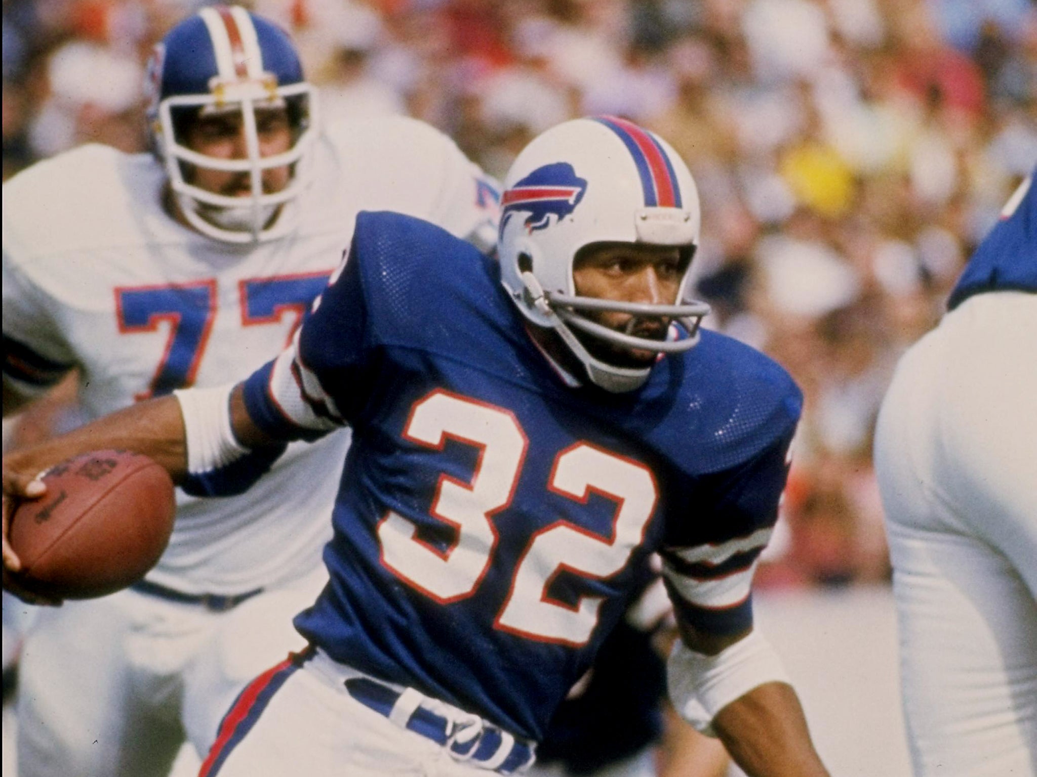 &#13;
OJ Simpson of the Buffalo Bills in action during a game against the Denver Broncos at Rich Stadium in Buffalo, New York State, c.1976 (Getty)&#13;