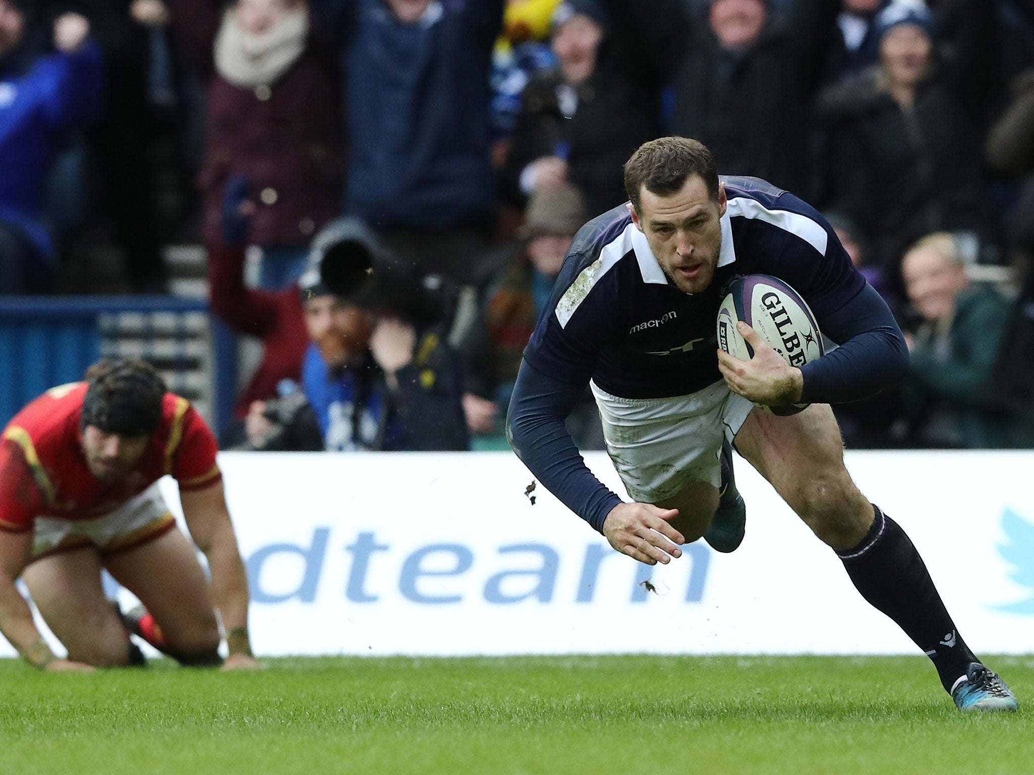 Tim Visser scores for Scotland