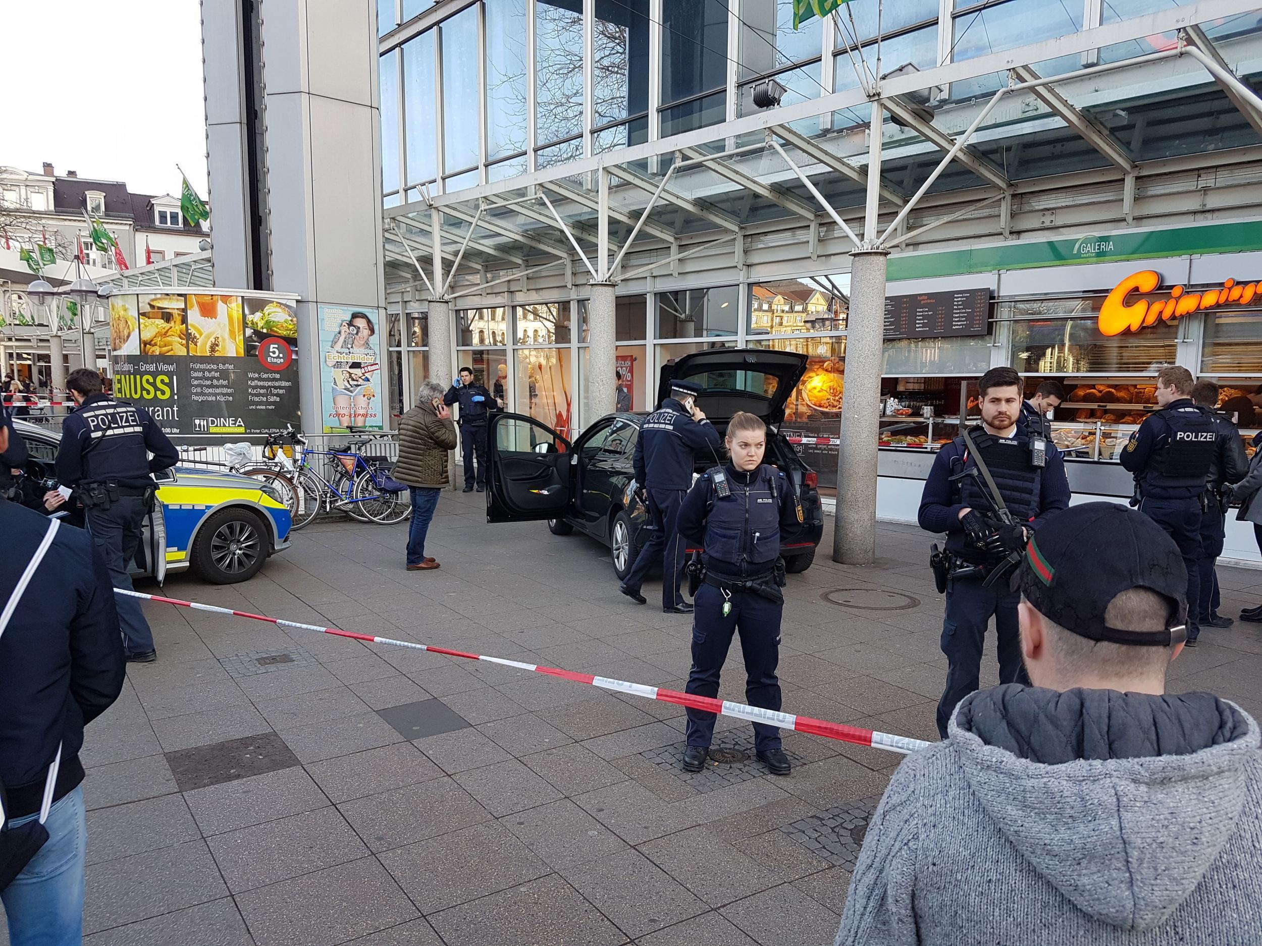 Police stand in front of the car in Heidelberg