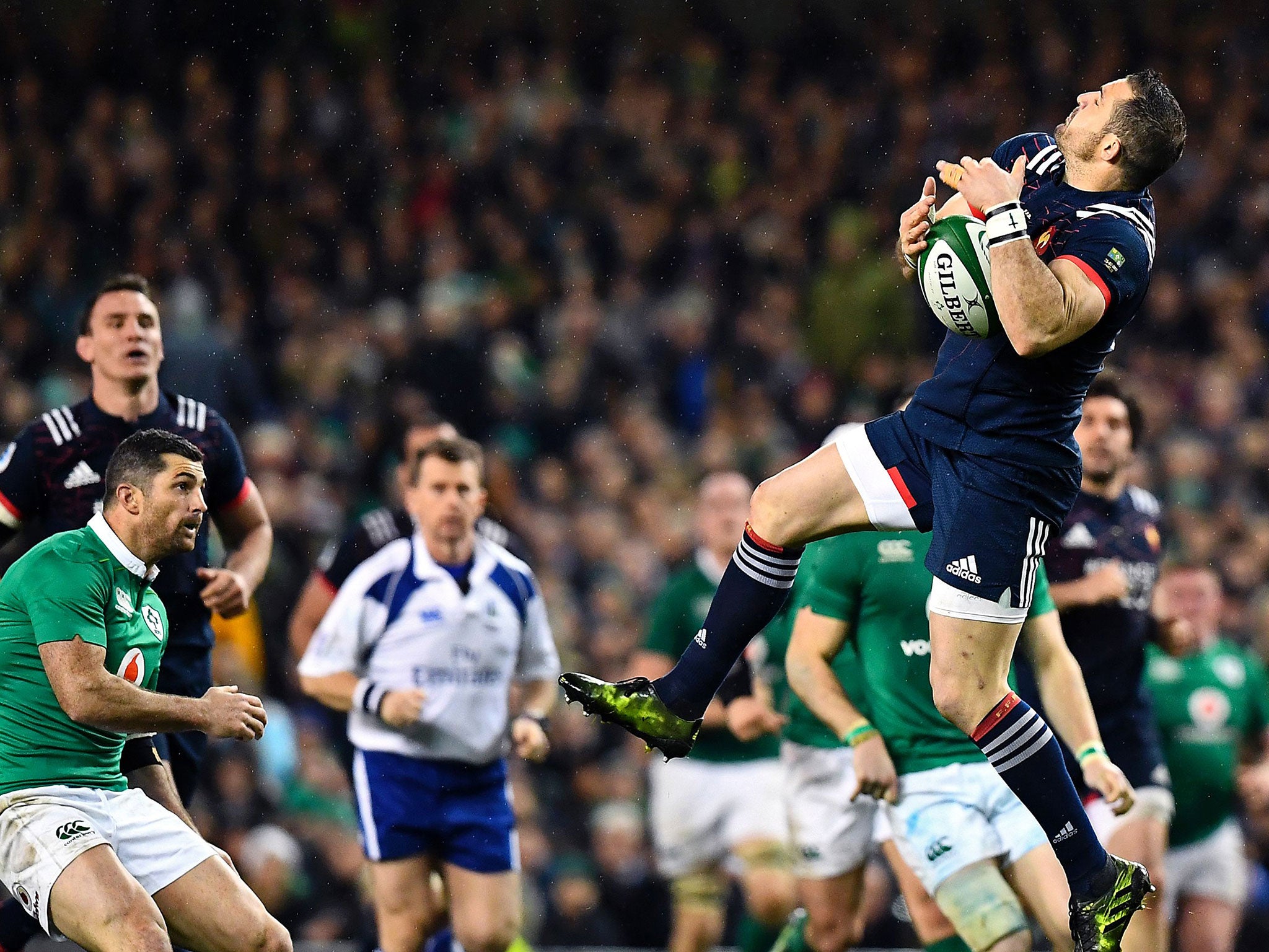 France's Scott Spedding jumps under pressure for a high ball