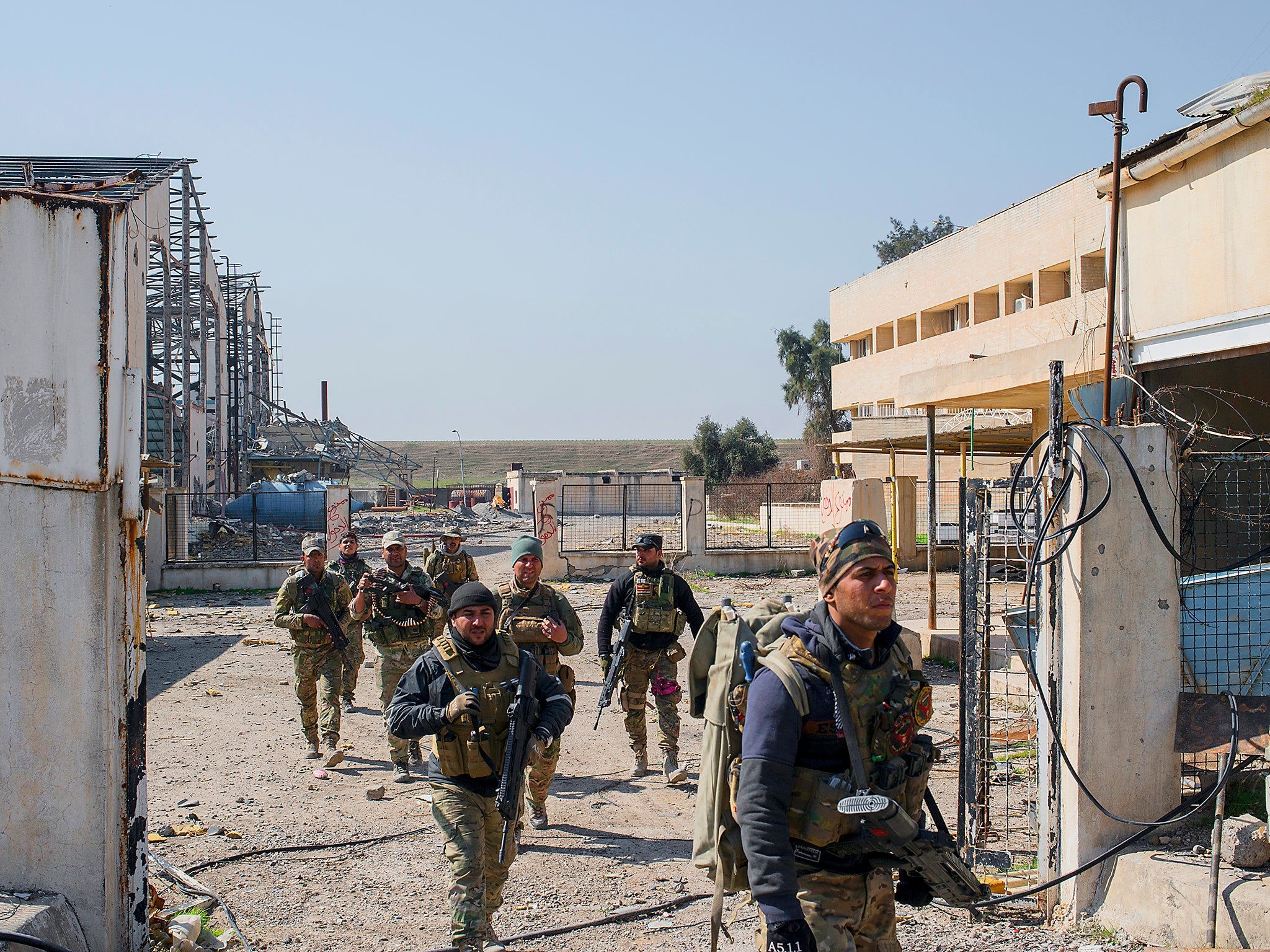 Iraqi Emergency Response Division (ERD) soldiers advance on the Islamic State occupied Mosul Airport in west Mosul, part of the offensive to retake the city some two years after it fell to the hardline jihadist group