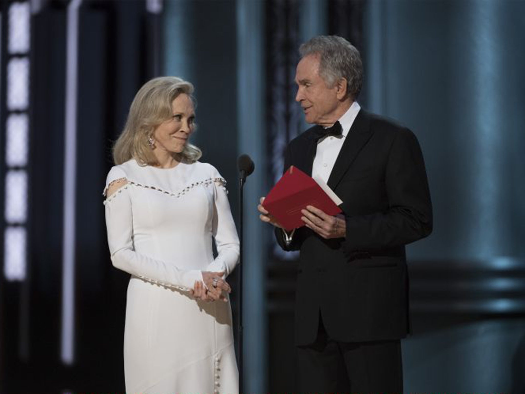 Faye Dunaway and Warren Beatty... with the wrong envelope at the Oscars