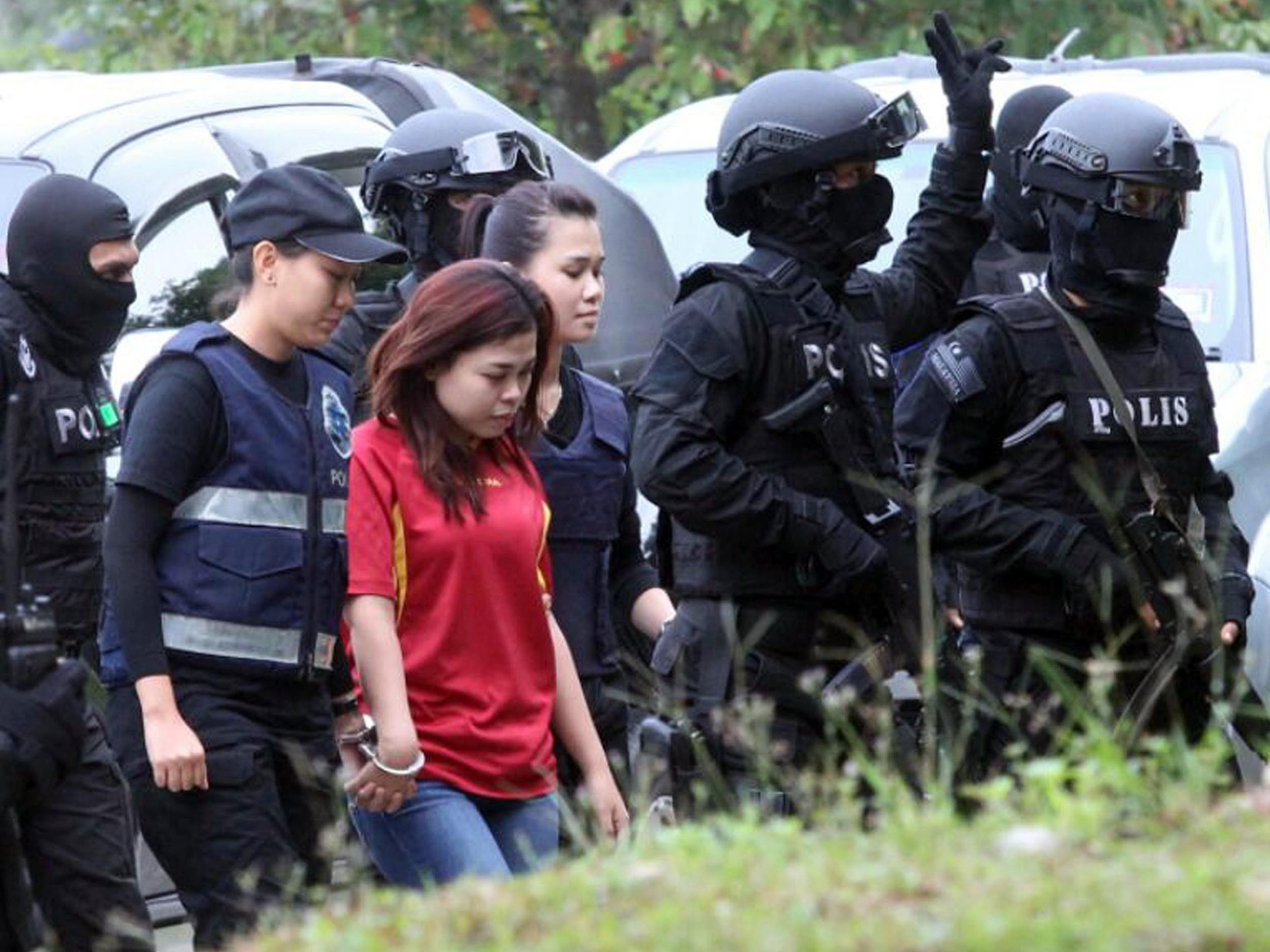 Under the protection of special forces carrying machine guns, Siti Aisyah arrives at court in Sepang, Malaysia