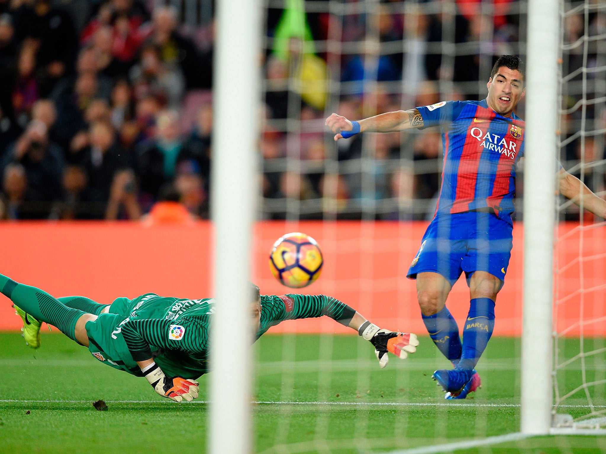 Suarez strikes for Barcelona