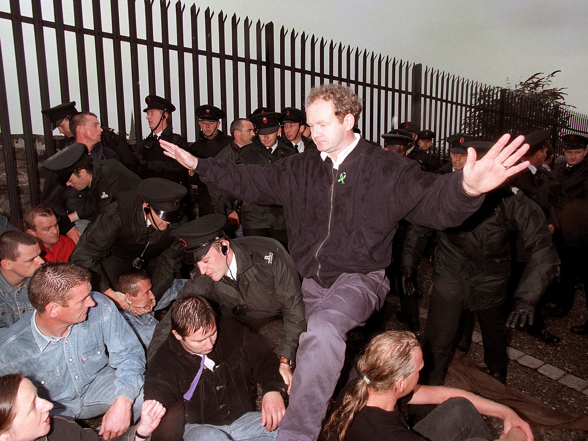 Martin McGuinness appeals to nationalists not to react violently to the RUC as the police moved them from the path of the Apprentice Boys march along Derry’s walls