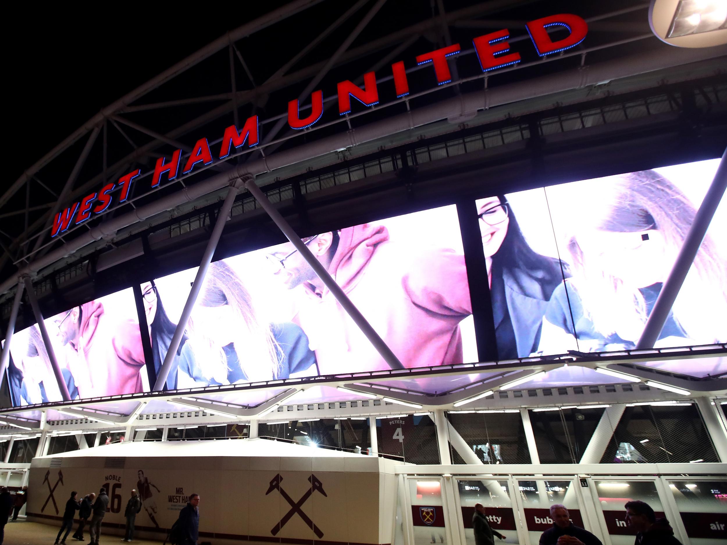 Fans arrive at the London Stadium