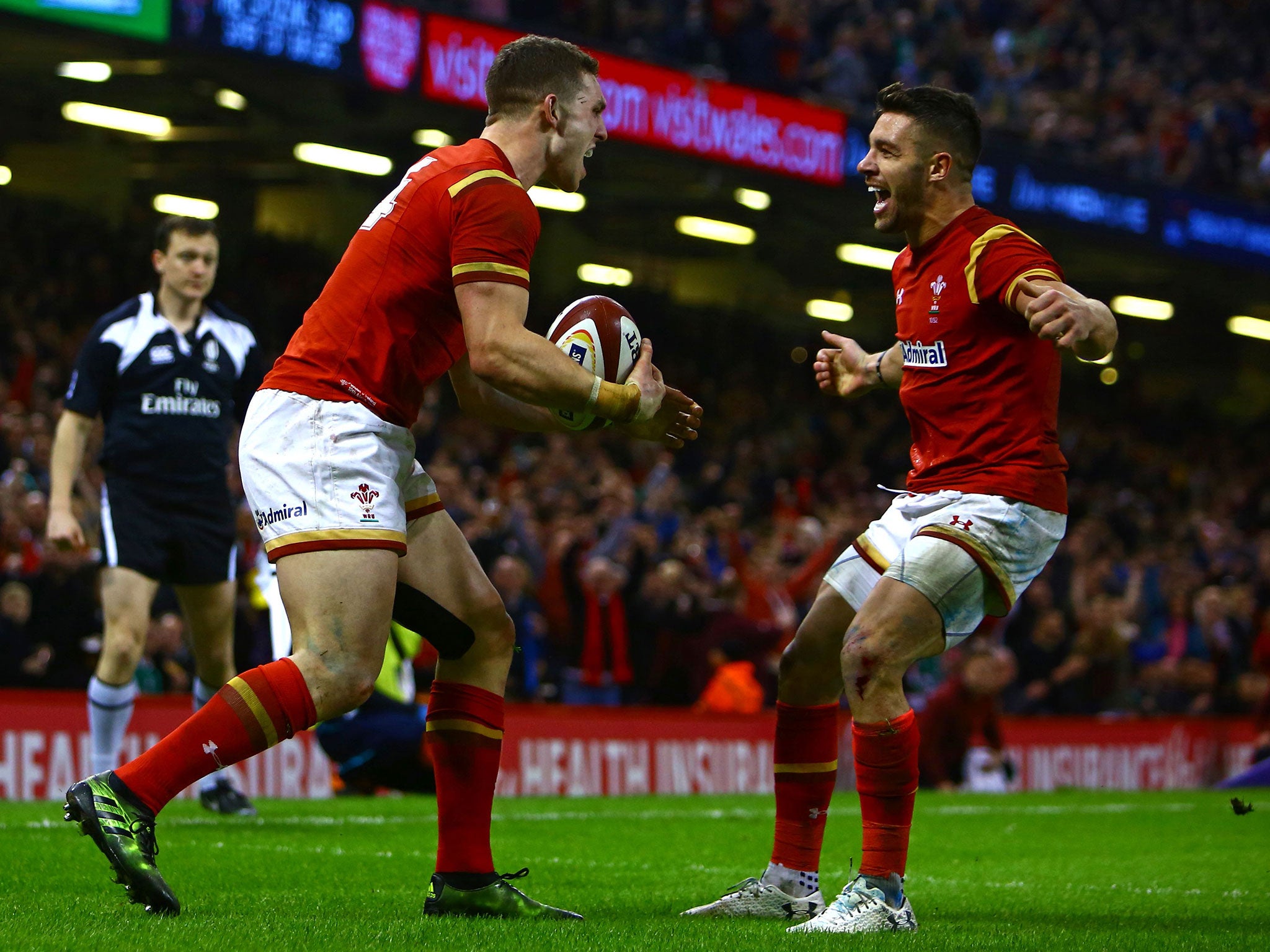 George North celebrates with Rhys Webb after scoring his side's second try