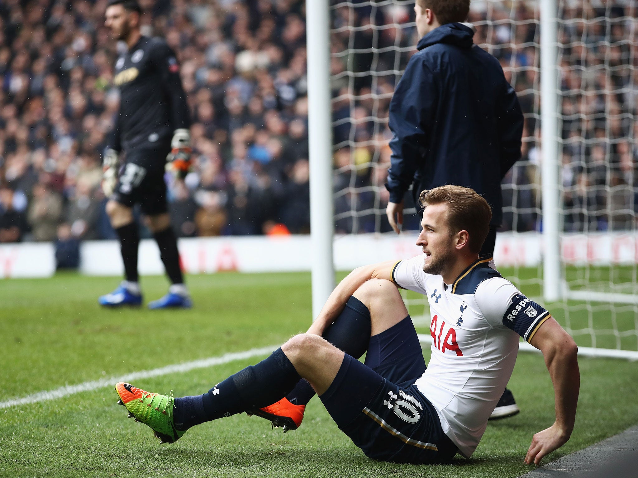 Kane needed treatment before limping down the tunnel