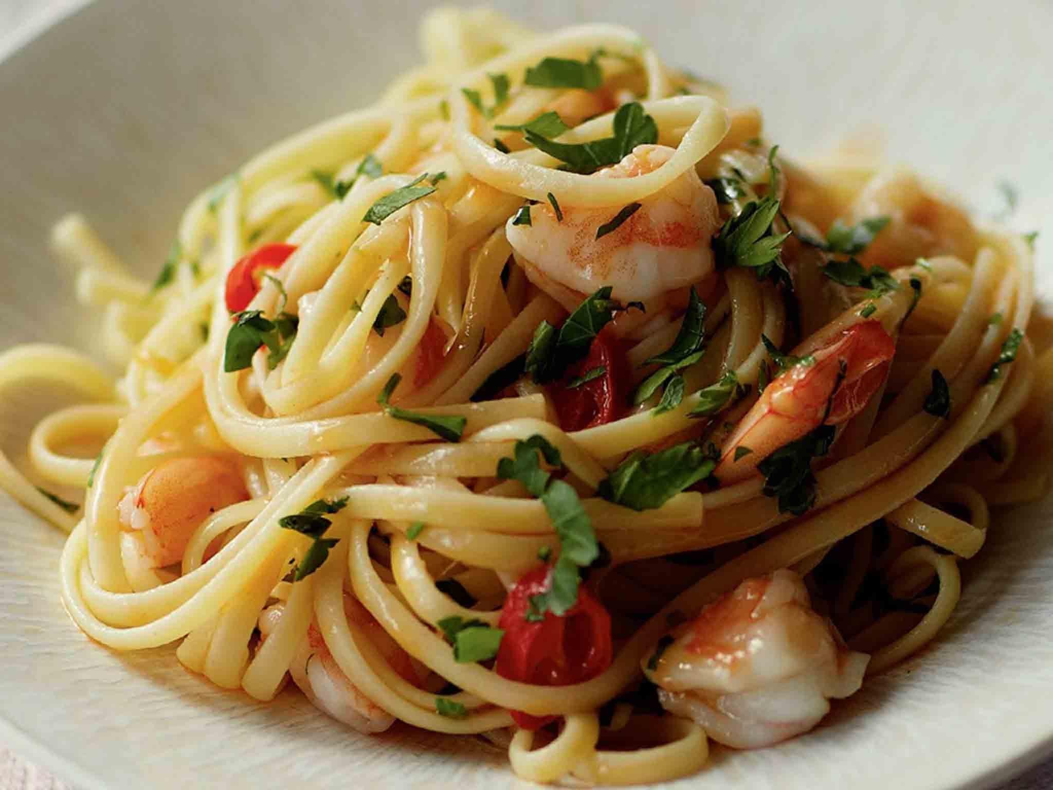 Twist again: linguine with prawns, lemon and parsley by Mazzei