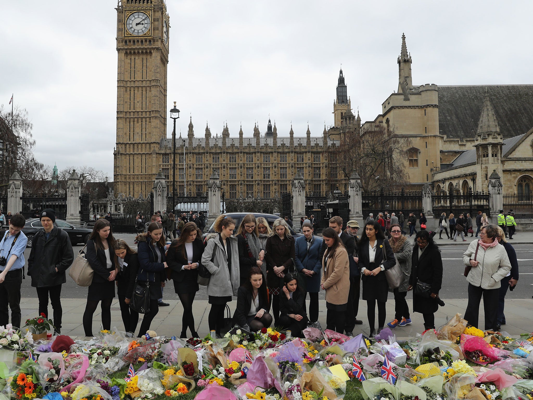 Westminster Bridge was closed for a memorial joined by hundreds of Londoners and members of the emergency services on Wednesday afternoon