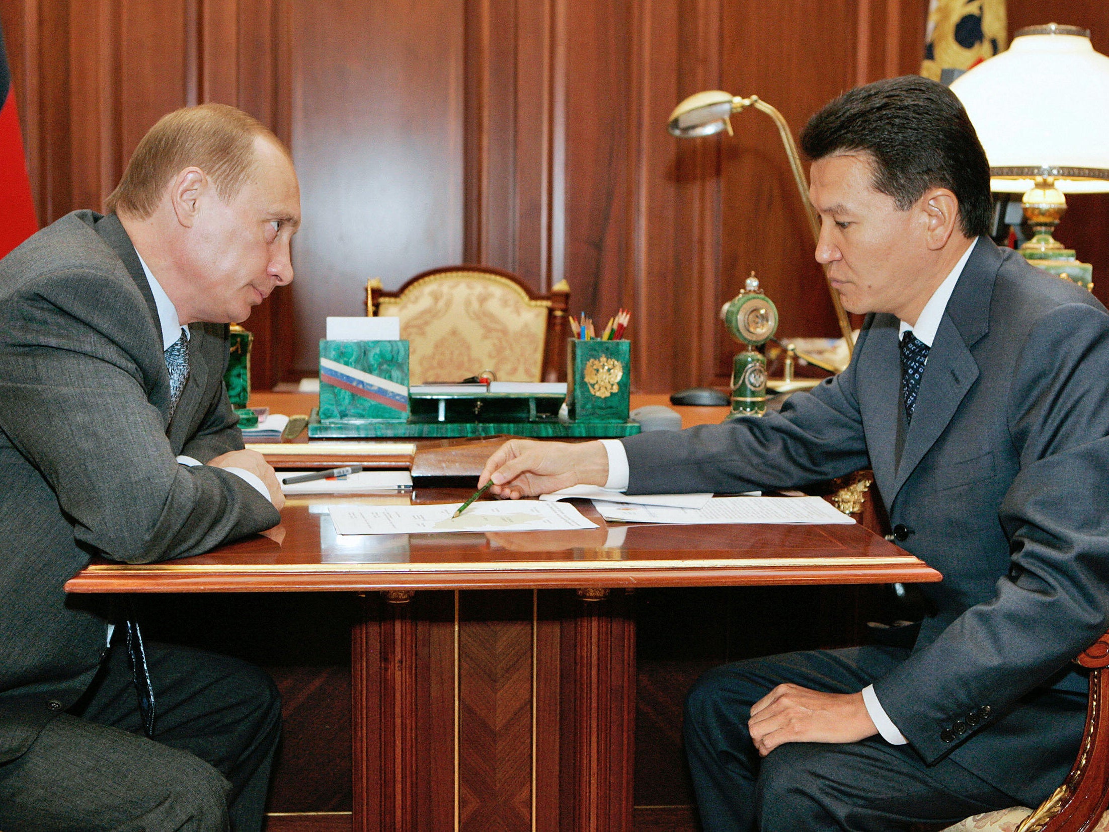 &#13;
Ilyumzhinov playing chess against Vladimir Putin (AFP/Getty)&#13;