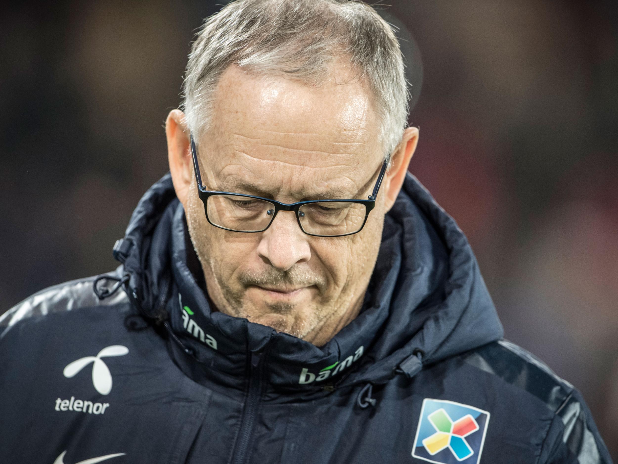 Lars Lagerback trudges off after Norway's defeat in Northern Ireland