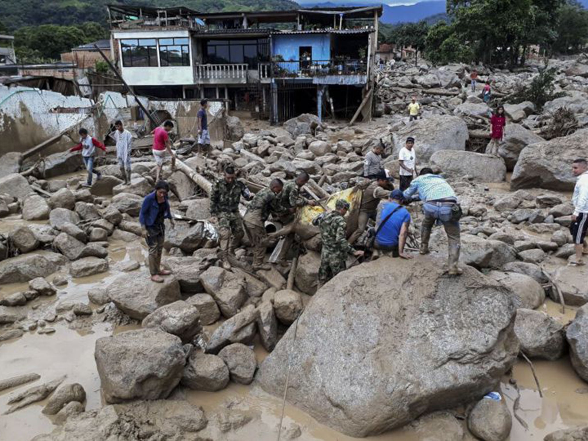 Heavy rains sent mud and debris crashing into houses overnight in the province of Putumayo