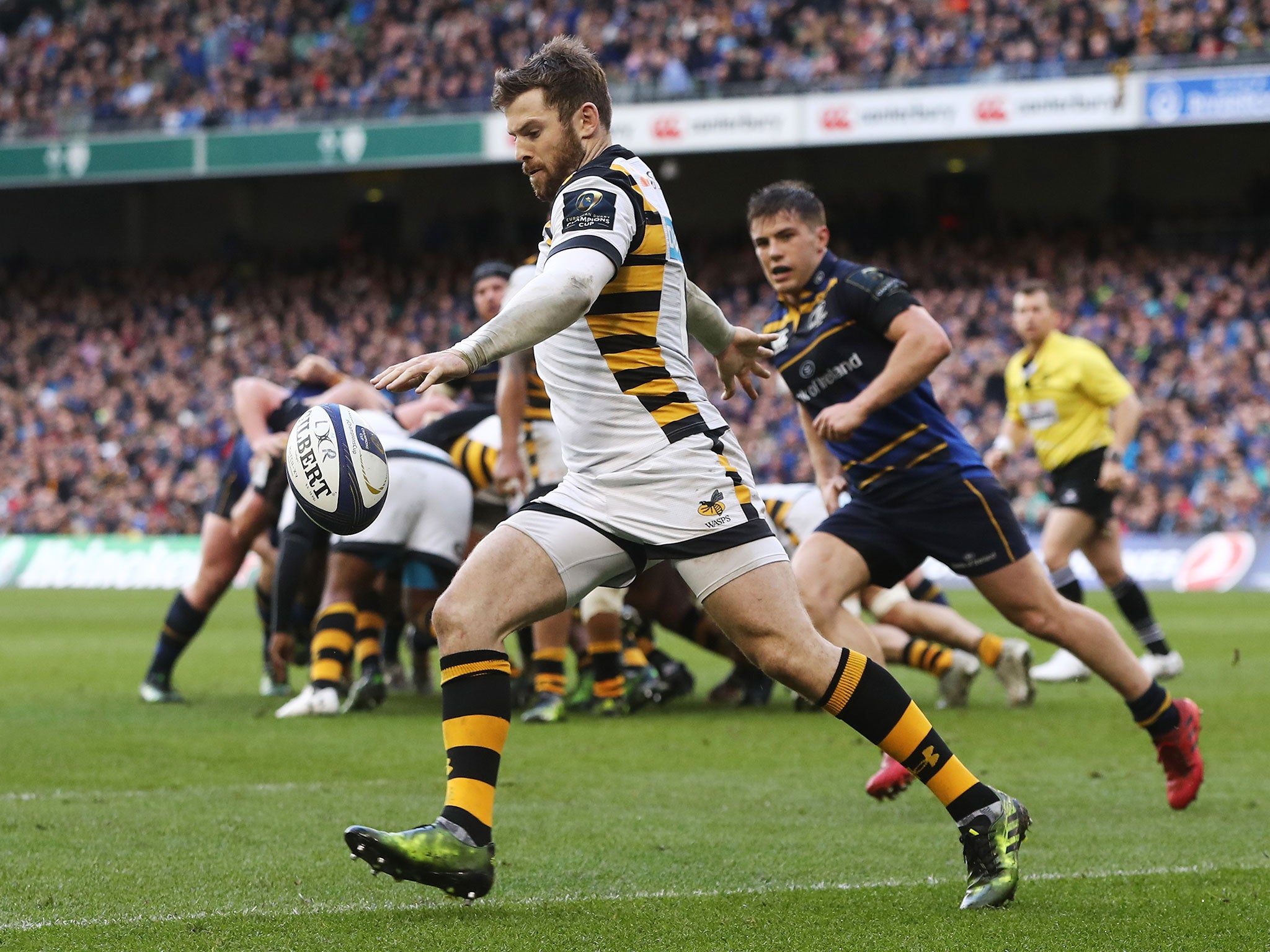 Elliot Daly kicks to clear for Wasps