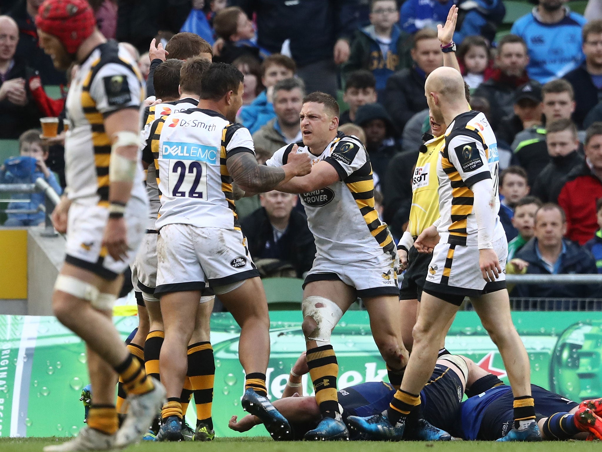 Gopperth is congratulated by team-mates after scoring for Wasps