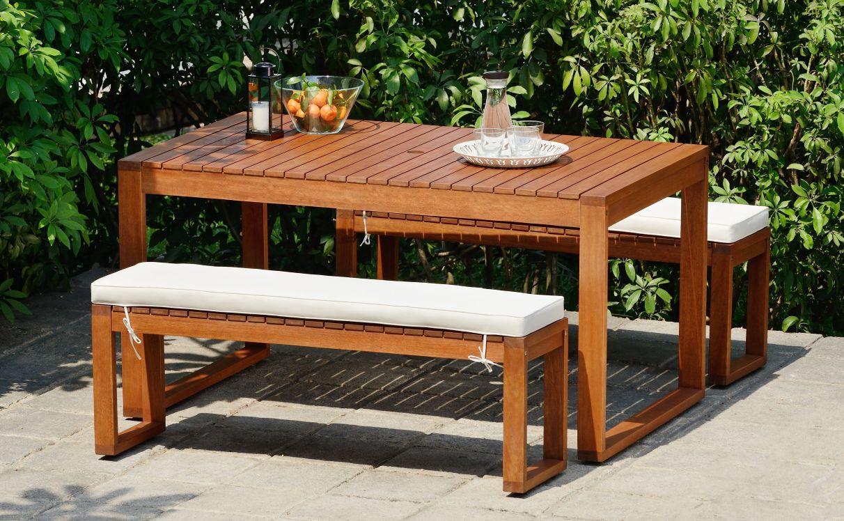 Dine al fresco on Parsons picnic set with cushions