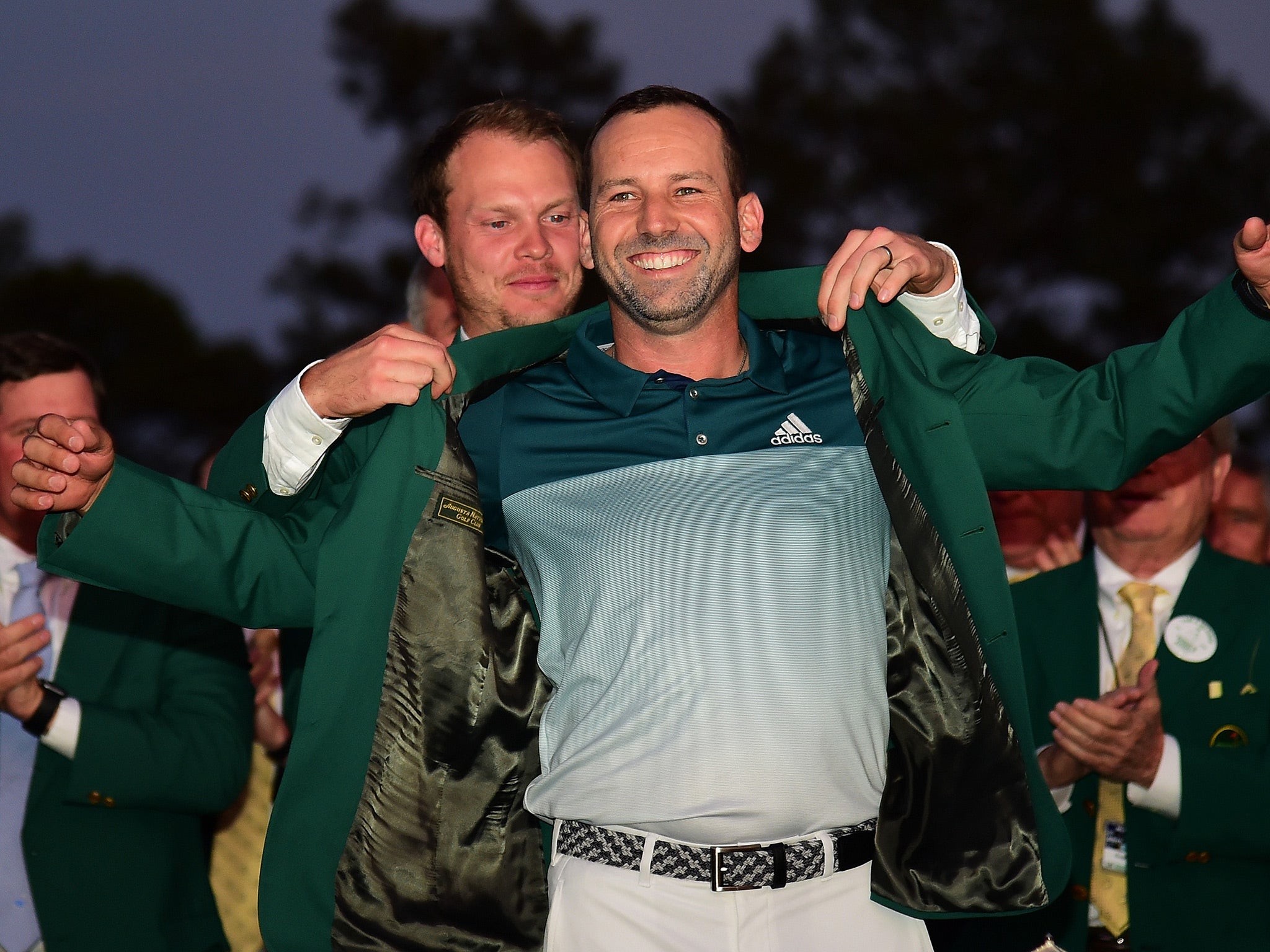 Danny Willett awards Sergio Garcia with a green jacket in 2017