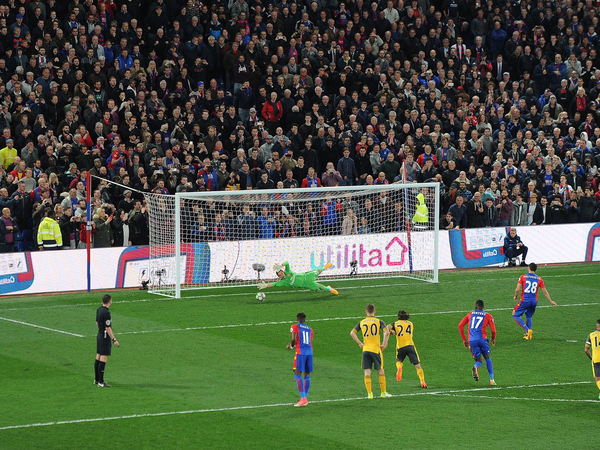 Milivojevic converts from the spot for Palace's third