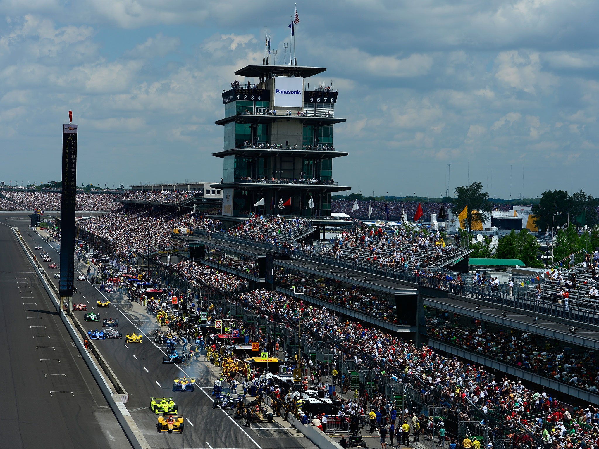 Last year's race under way at the Indianapolis Motorspeedway
