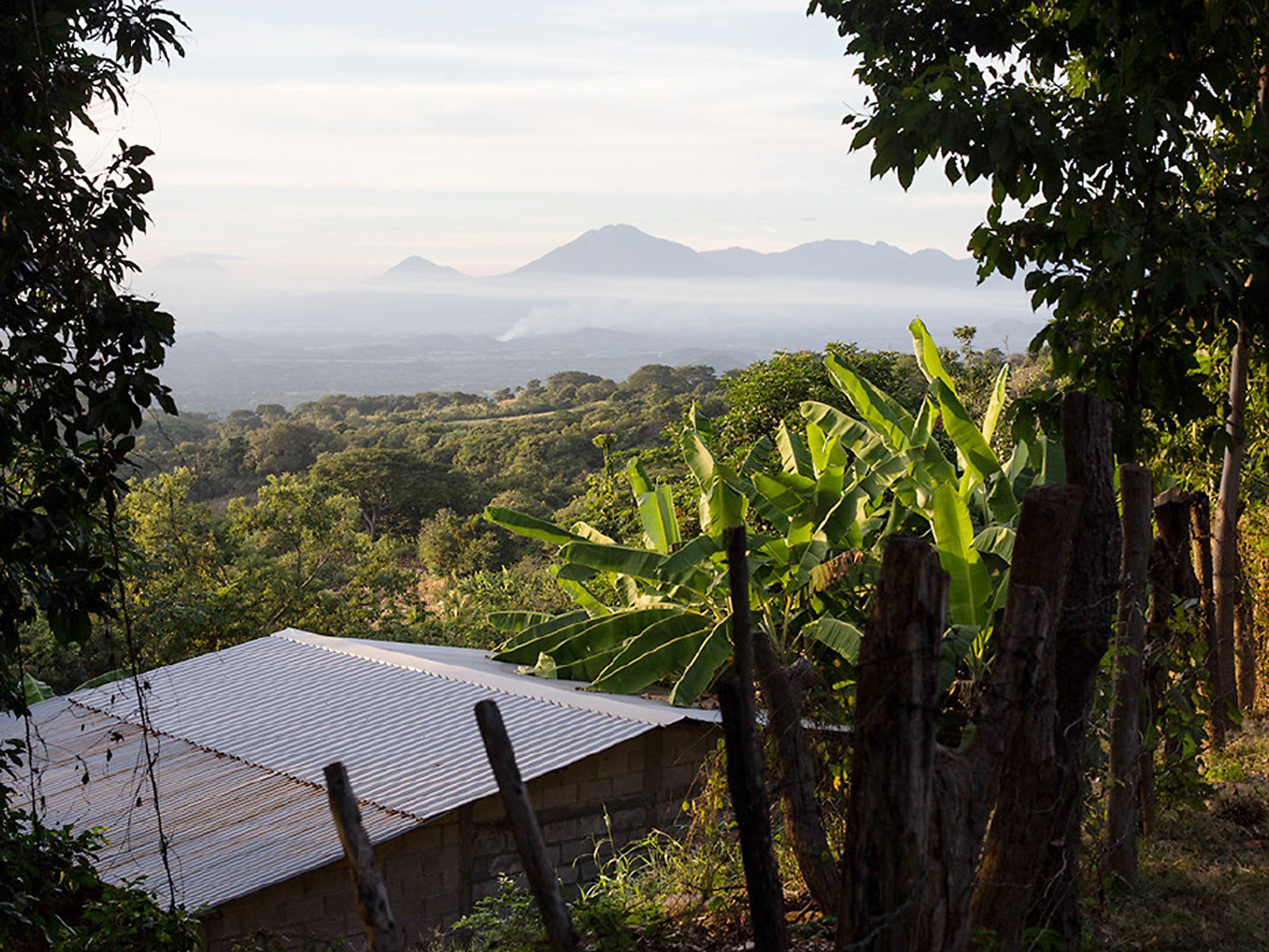 People in Bajo Lempa are used to living in the shadow of volcanoes (© Brett Gundlock/Boreal Collective/Mosaic)