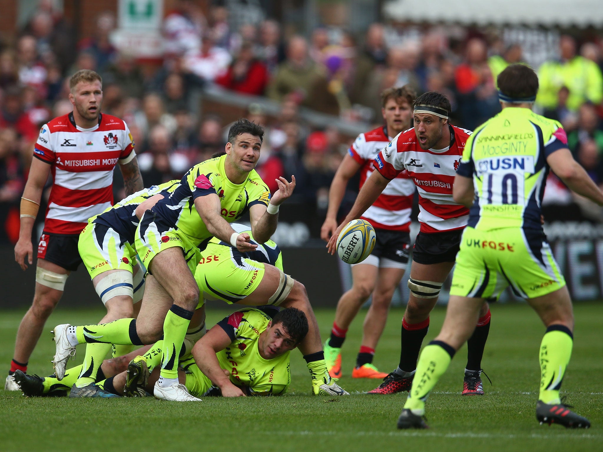 Mike Phillips plays out from a ruck