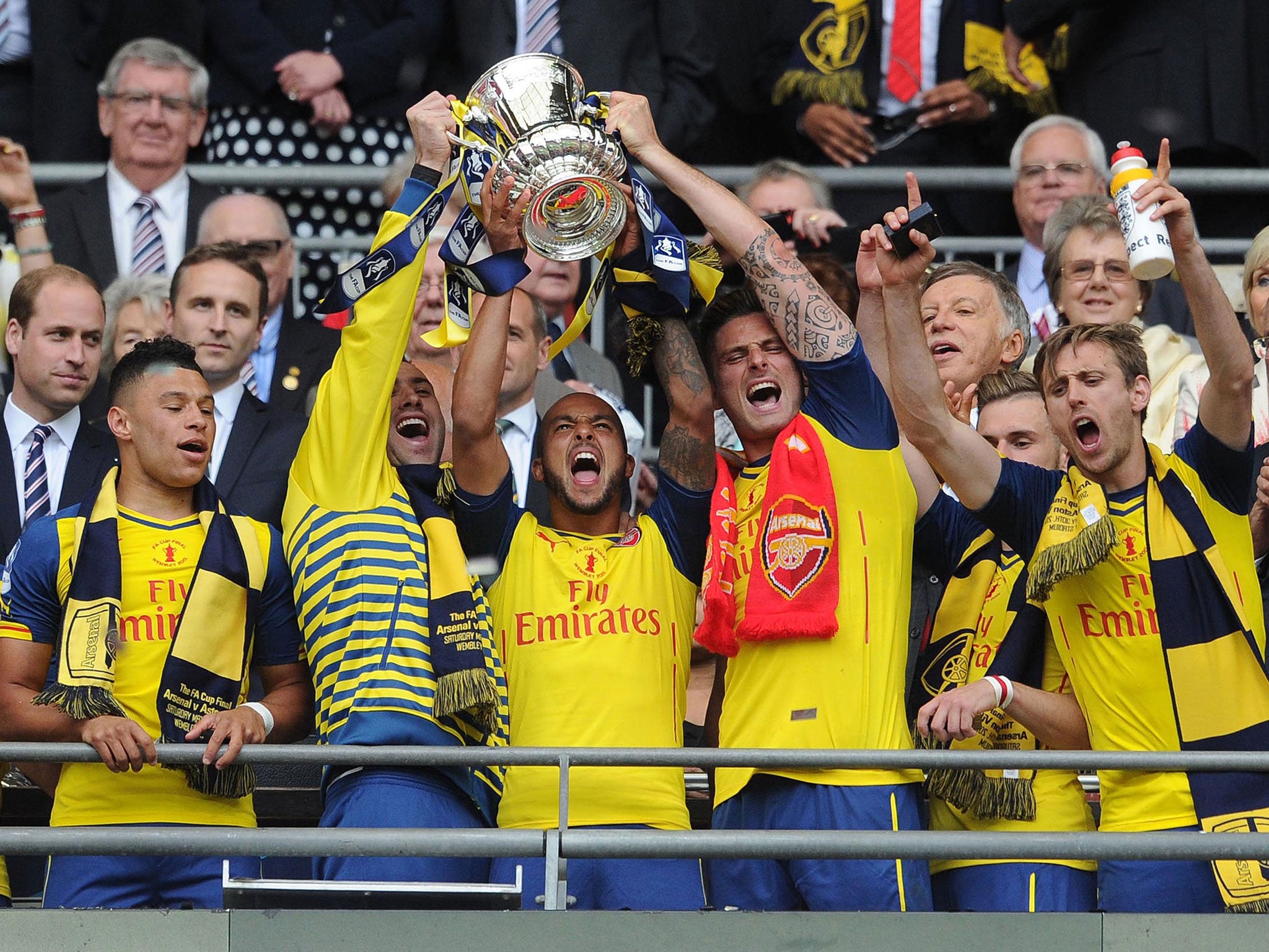 Arsenal lift the FA Cup in 2015