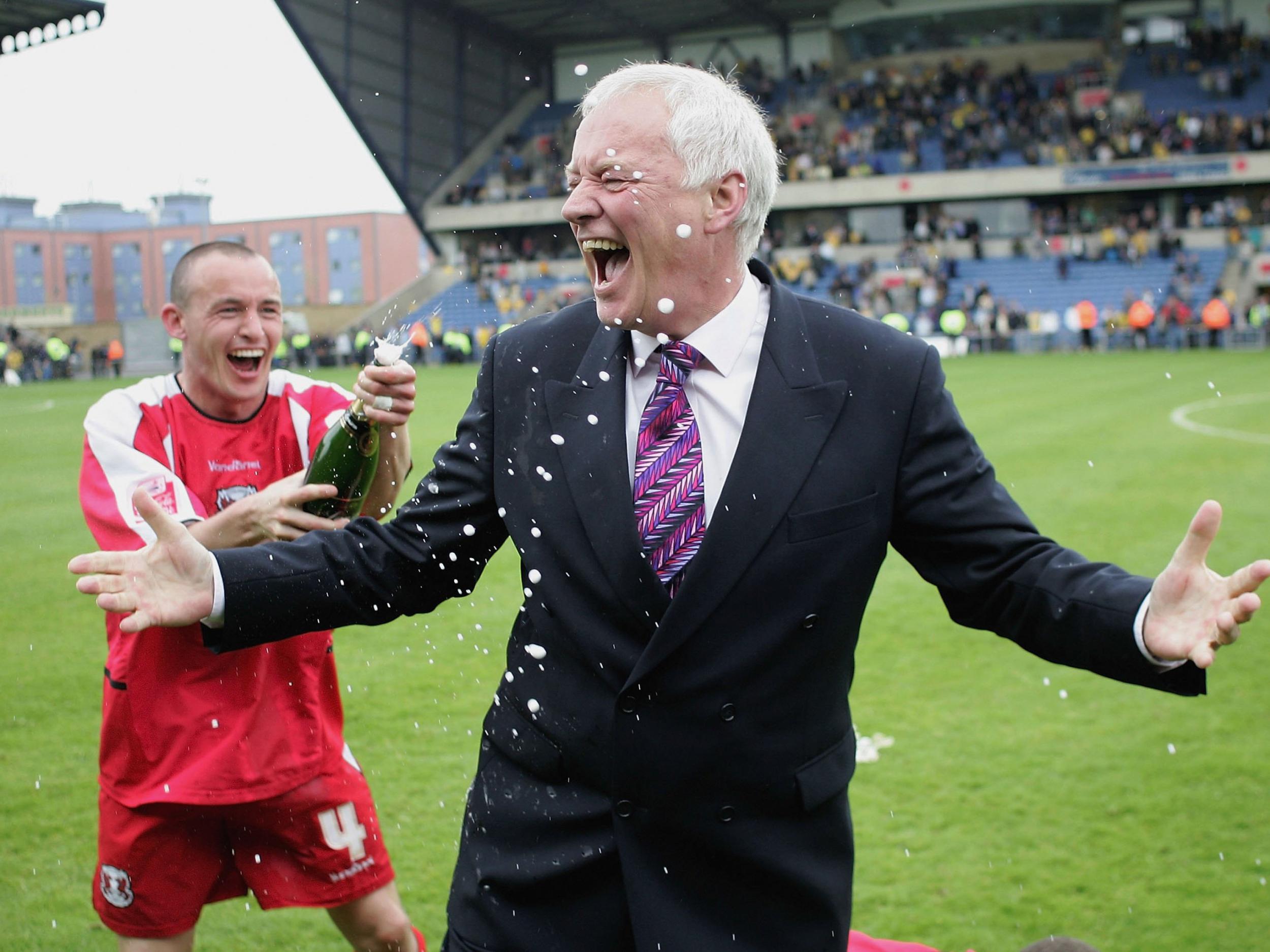 Hearn celebrating promotion from Coca-Cola Division 2 in 2006