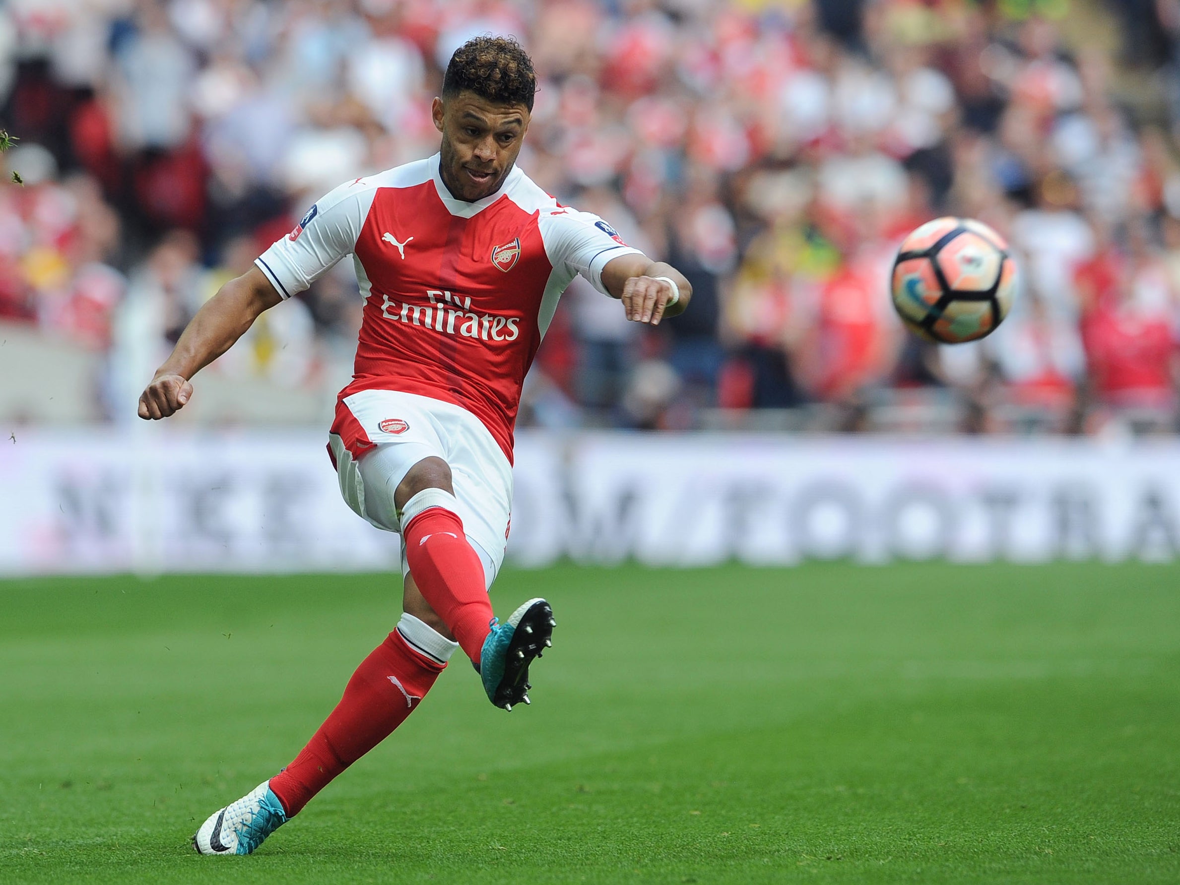 Oxlade-Chamberlain left Wembley Stadium on crutches