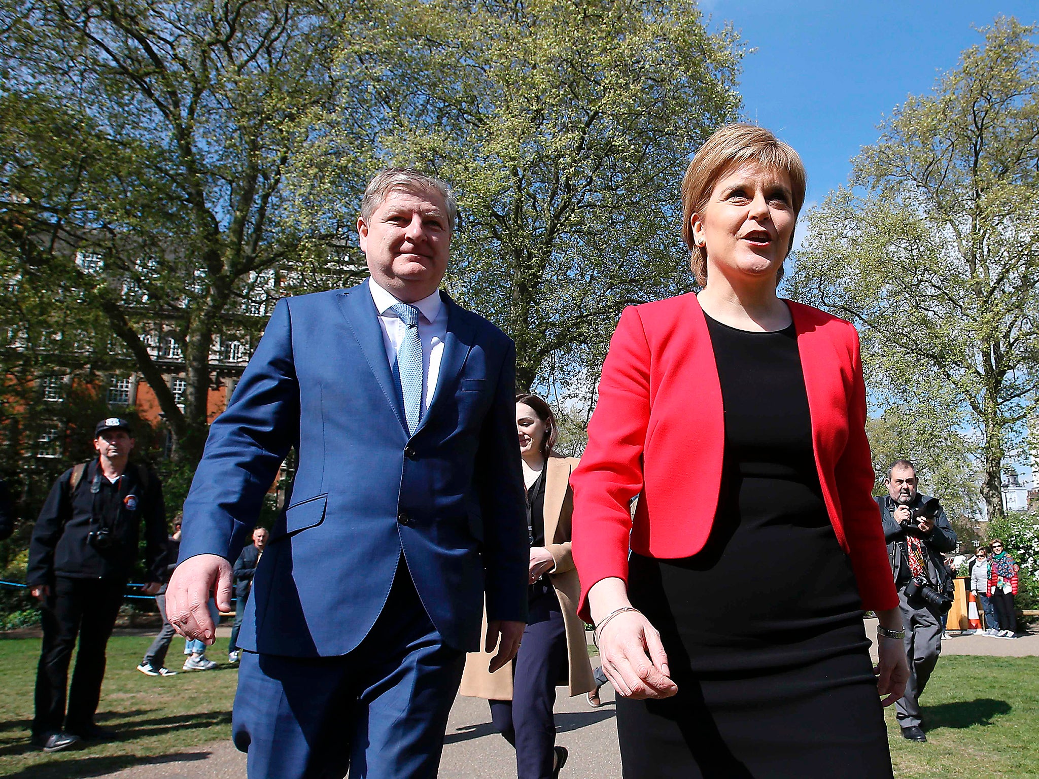 &#13;
Angus Robertson walks with Lib Dem leader Nicola Sturgeon outside the Houses of Parliament &#13;