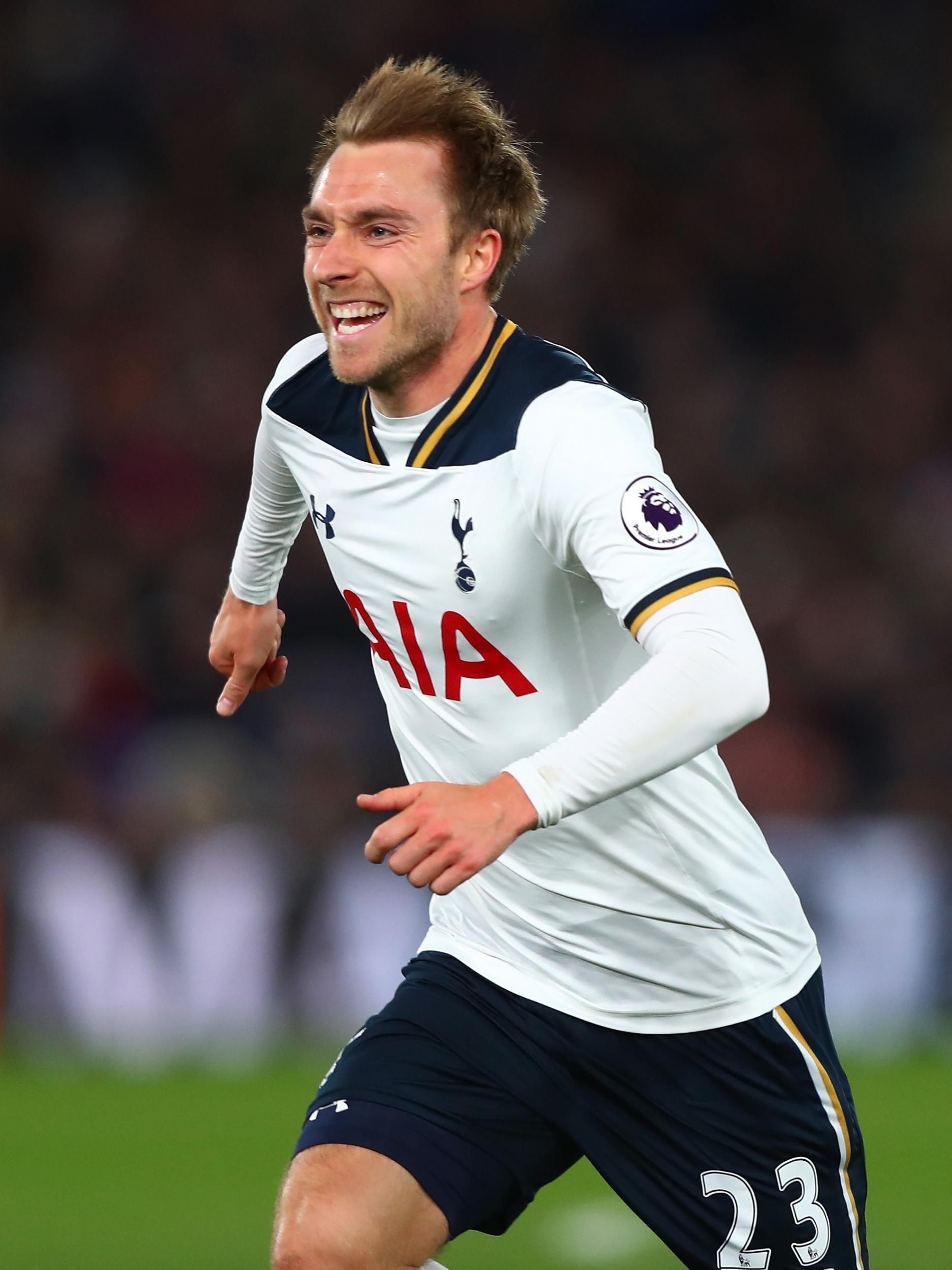 Eriksen's stunning strike keeps Tottenham in the title-race