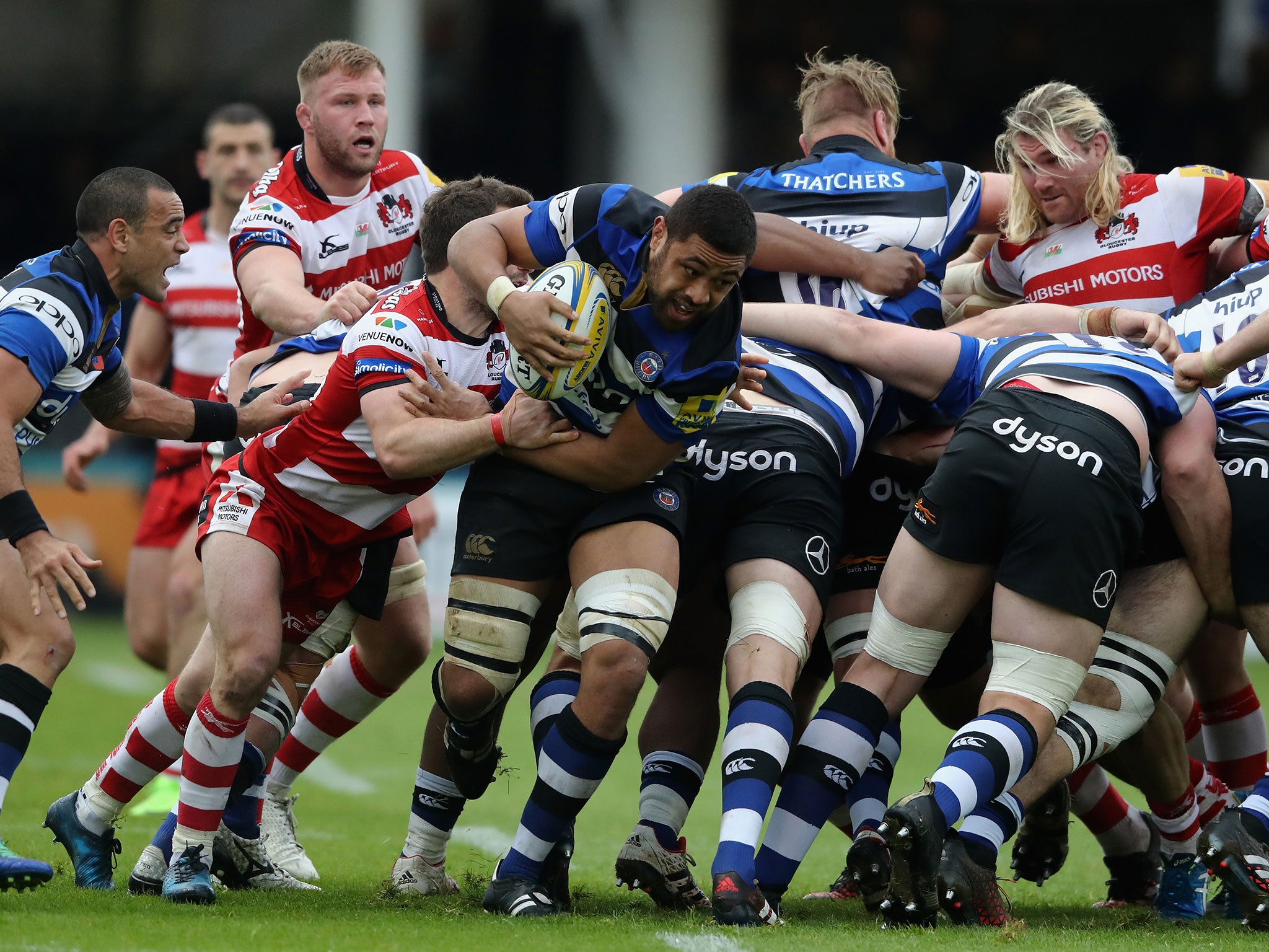 Faletau breaks with the ball following a Bath scrum