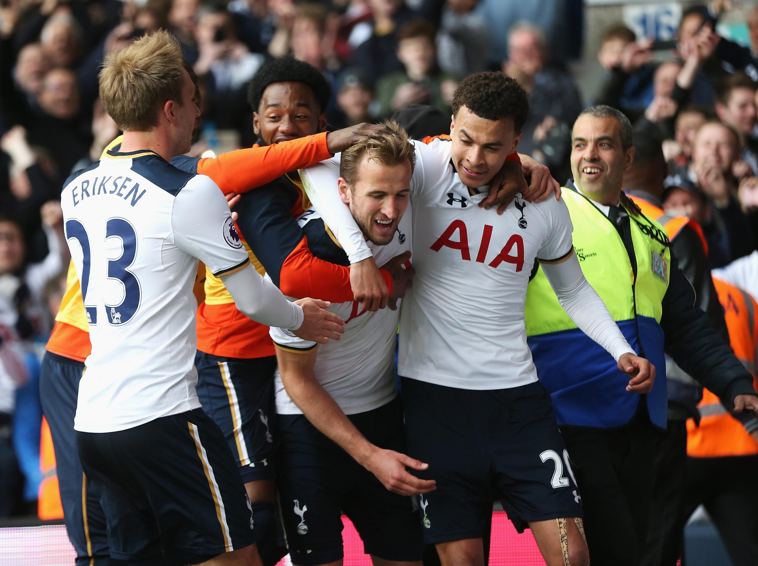 Harry Kane and Dele Alli celebrate together