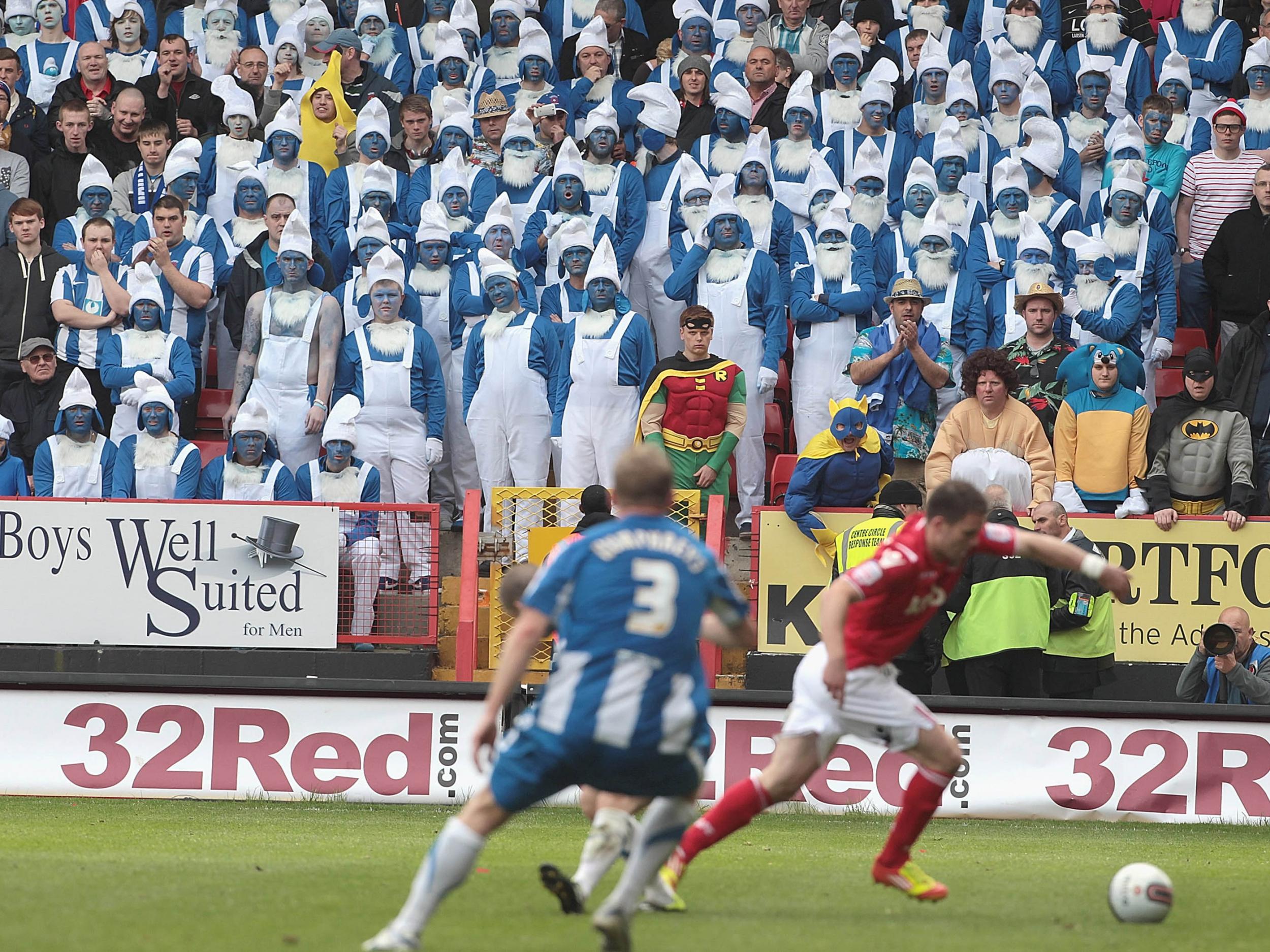 The smurfs cheers on their team